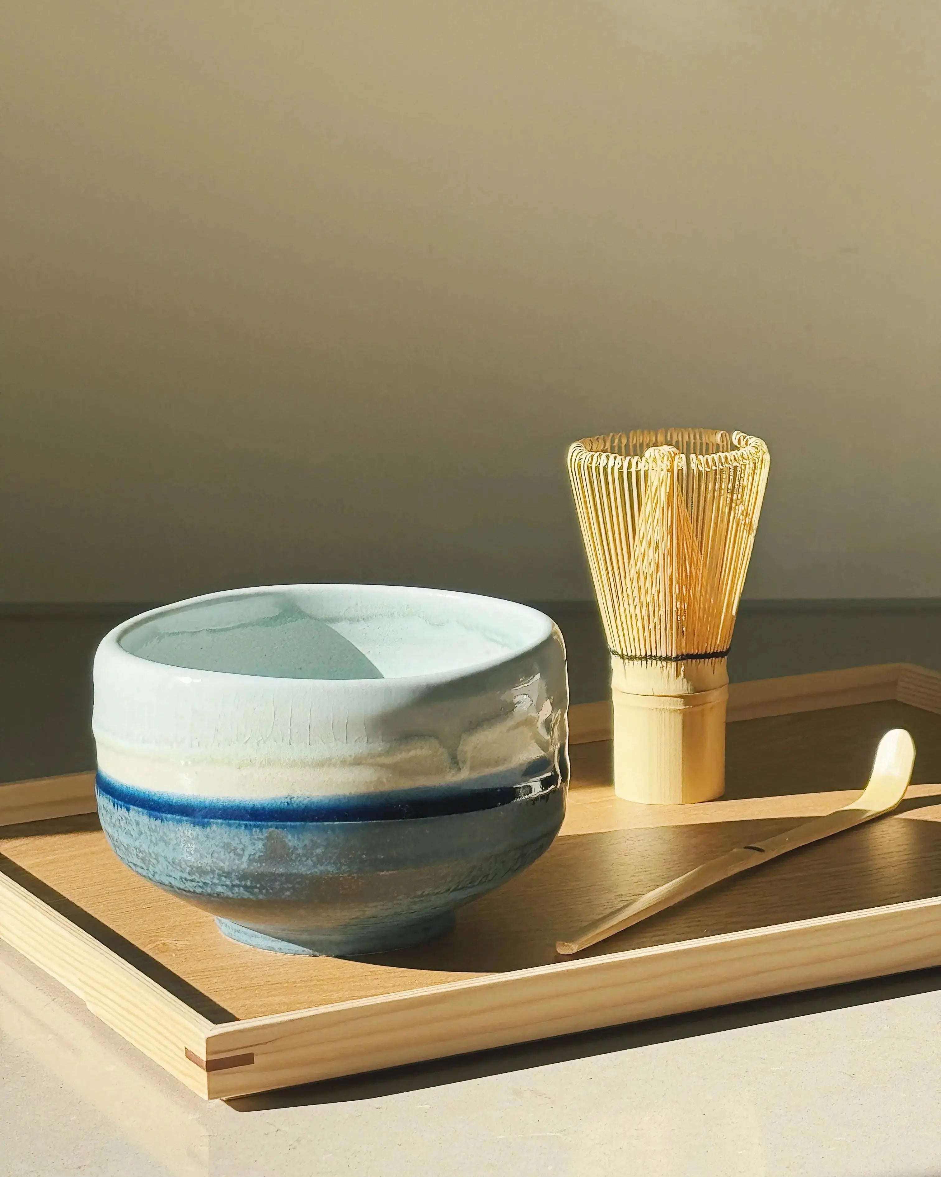 Japansk Matcha Skål i Keramik – Lyseblå & Mørkeblå Studio Hafnia