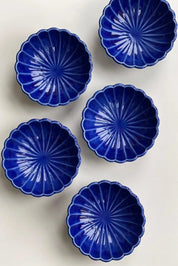 Japansk blomsterformet skål i blå keramik Studio Hafnia