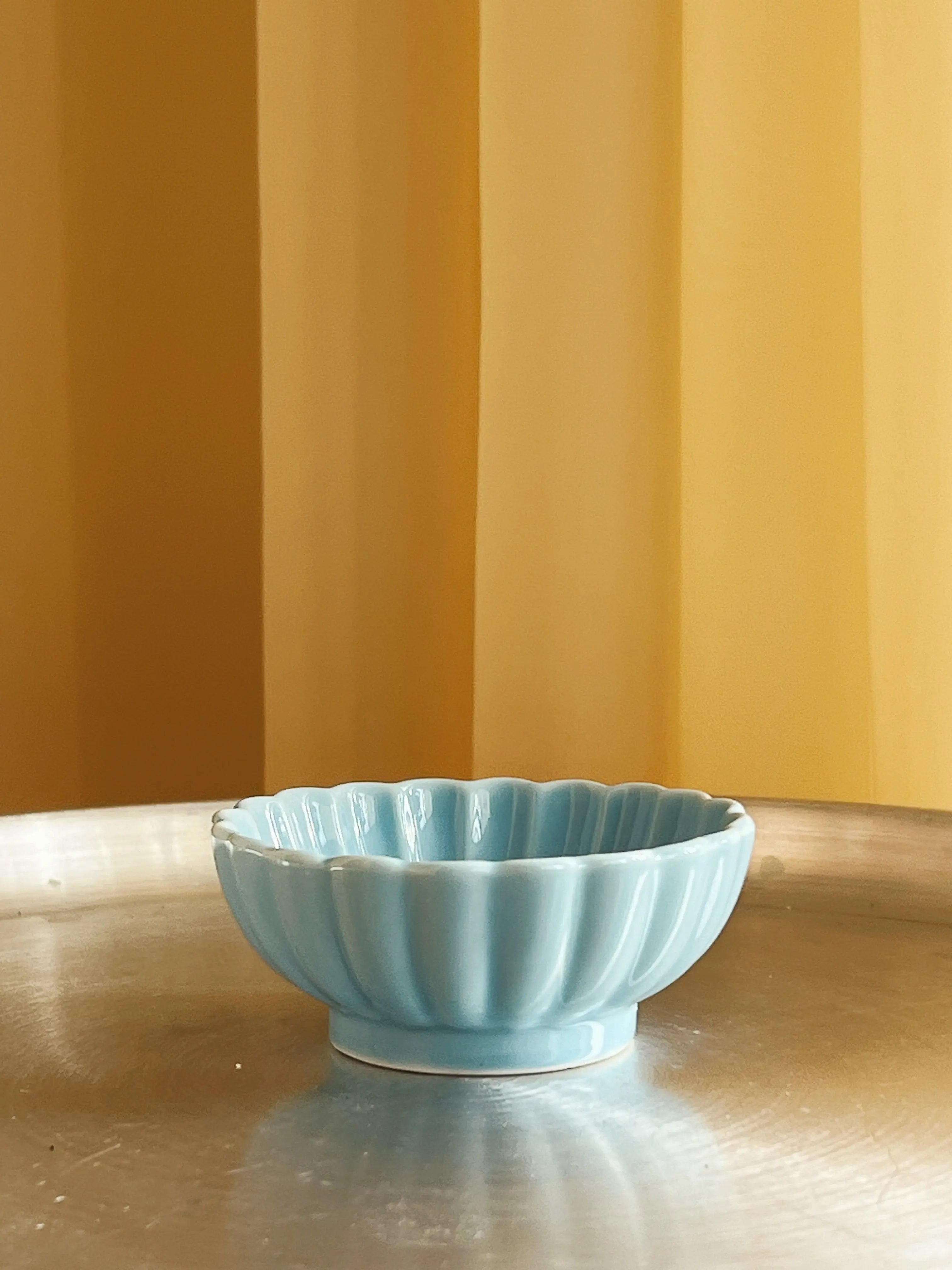 Japansk blomsterskål i keramik | Lyseblå Studio Hafnia