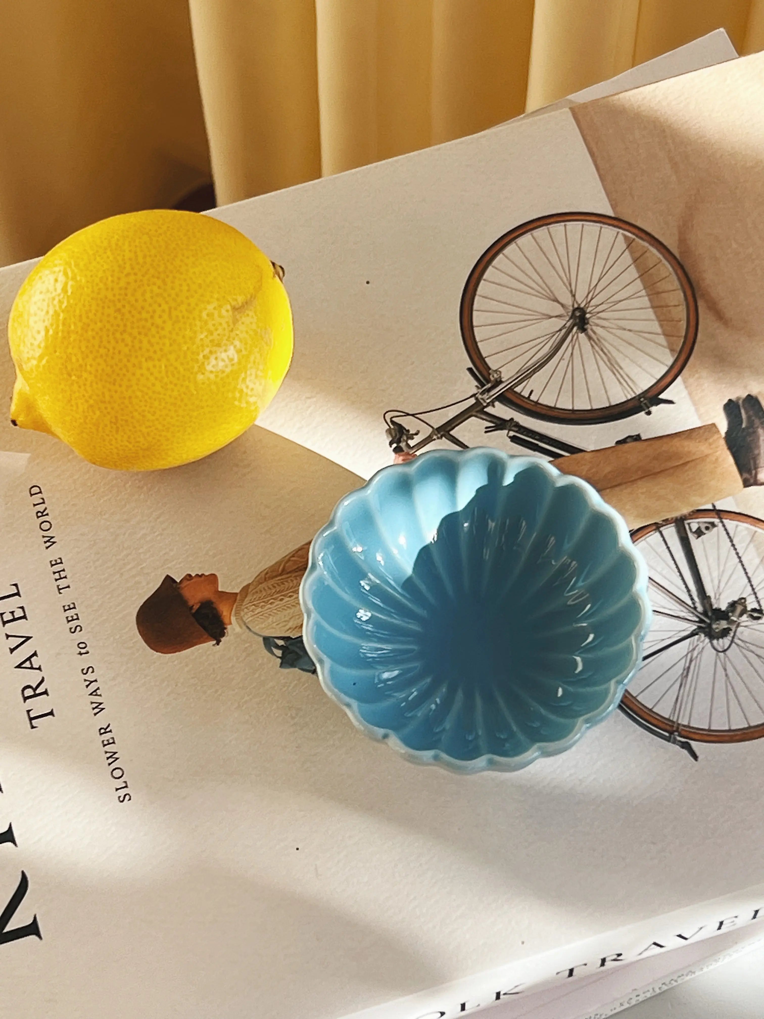 Japansk blomsterskål i keramik | Lyseblå Studio Hafnia