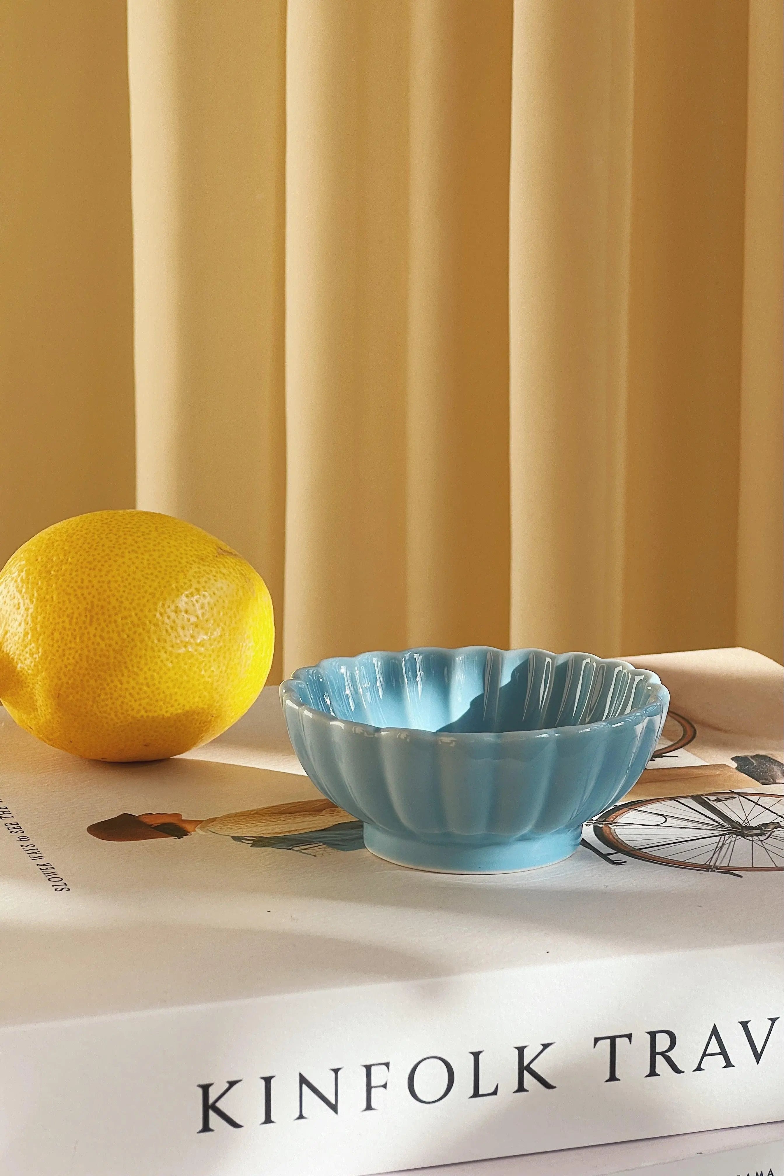 Japansk blomsterskål i keramik | Lyseblå Studio Hafnia