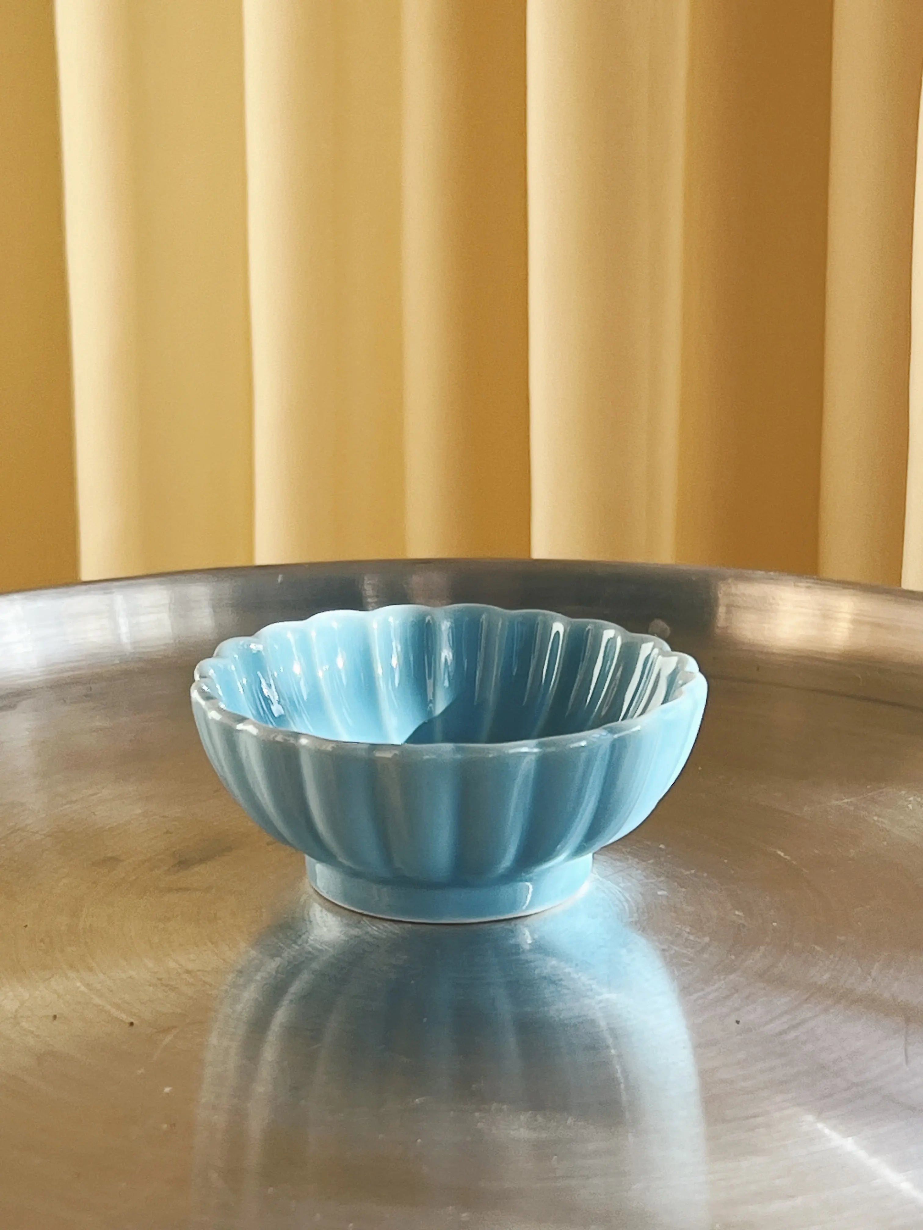 Japansk blomsterskål i keramik | Lyseblå Studio Hafnia