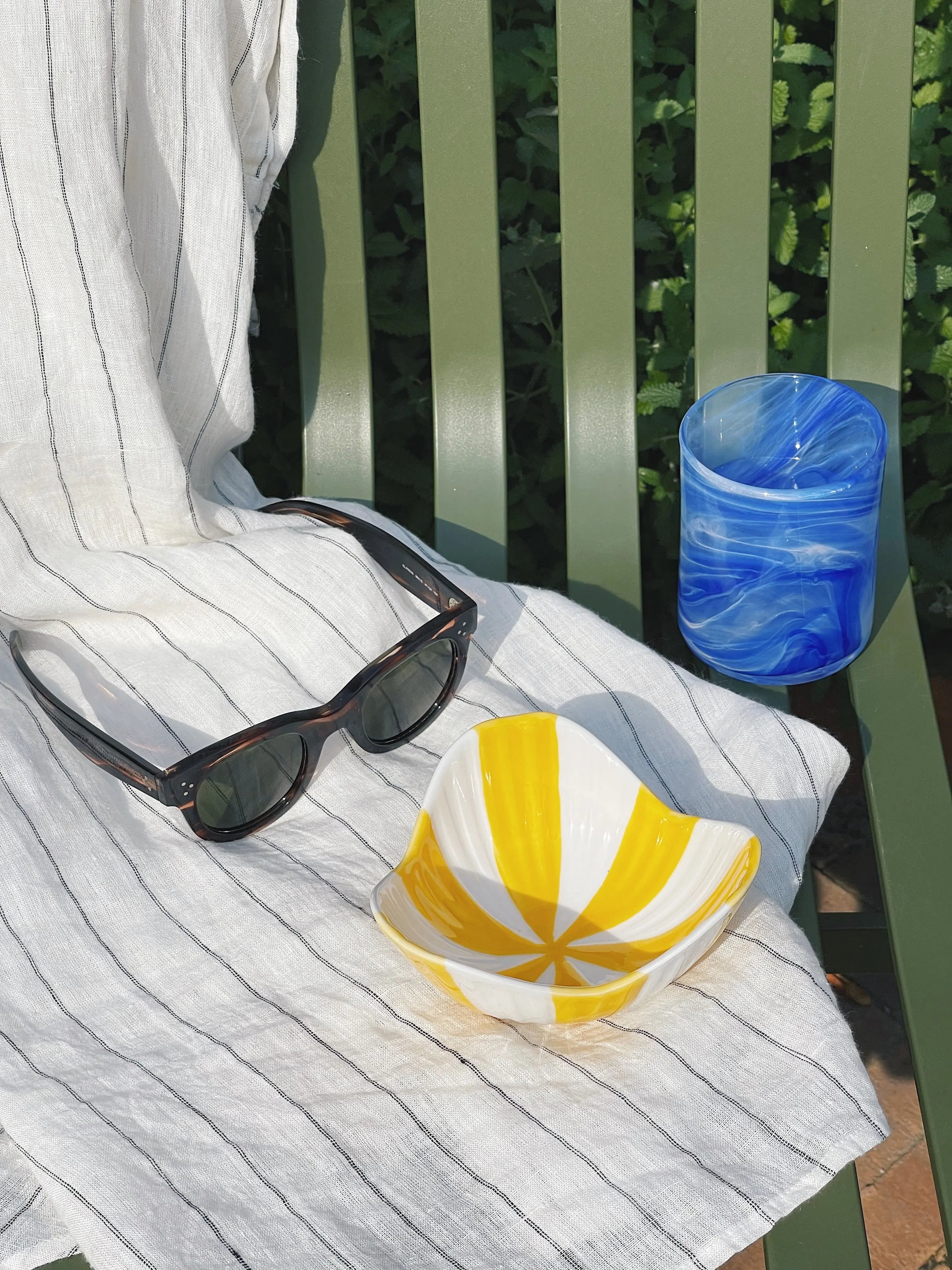 Japansk bølgeformet skål | Gule & hvide striber Studio Hafnia