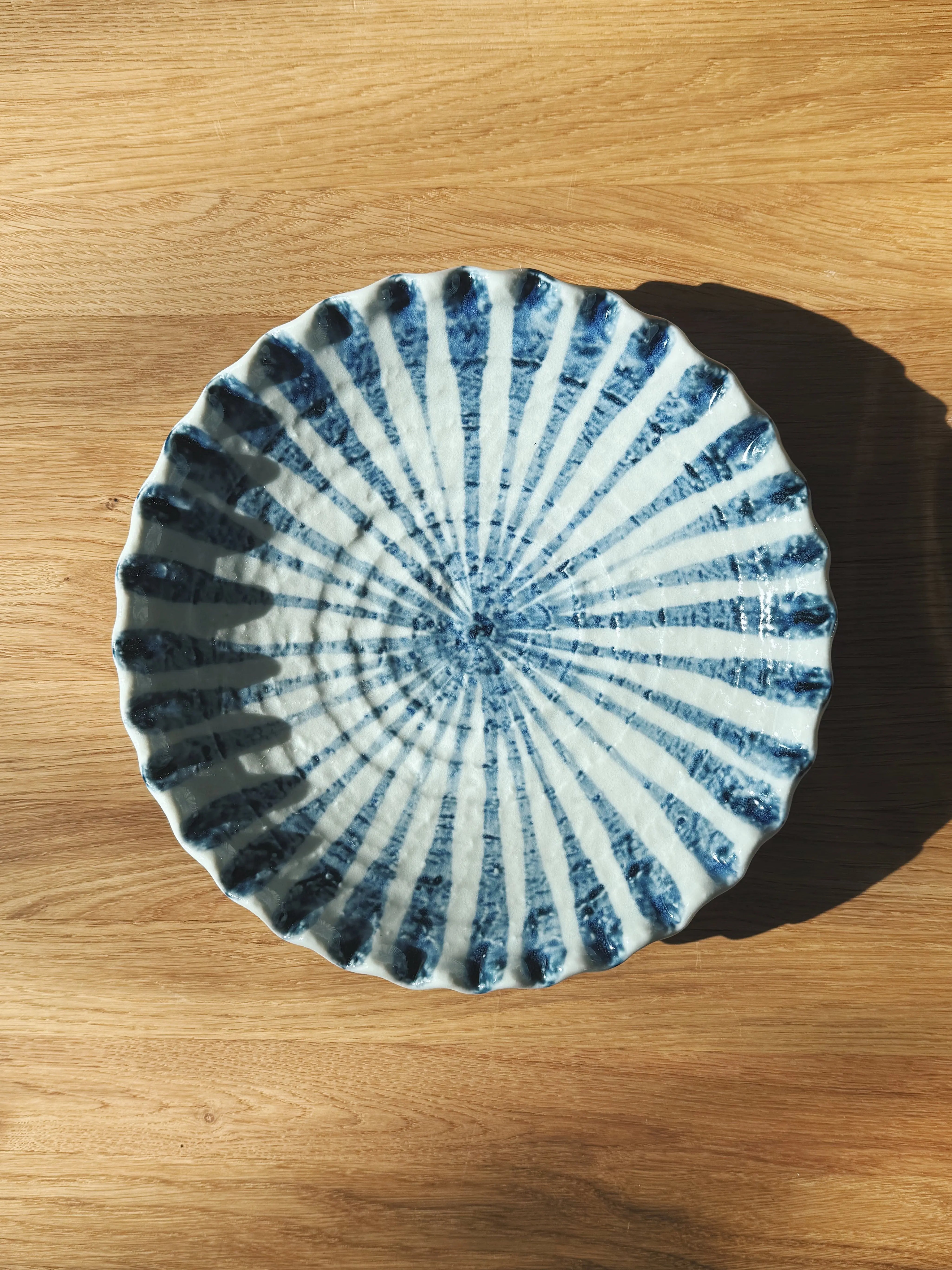 Japansk fad i Mino keramik – blå og hvid Ø22,8 cm Studio Hafnia