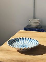 Japansk fad i Mino keramik – blå og hvid Ø22,8 cm Studio Hafnia