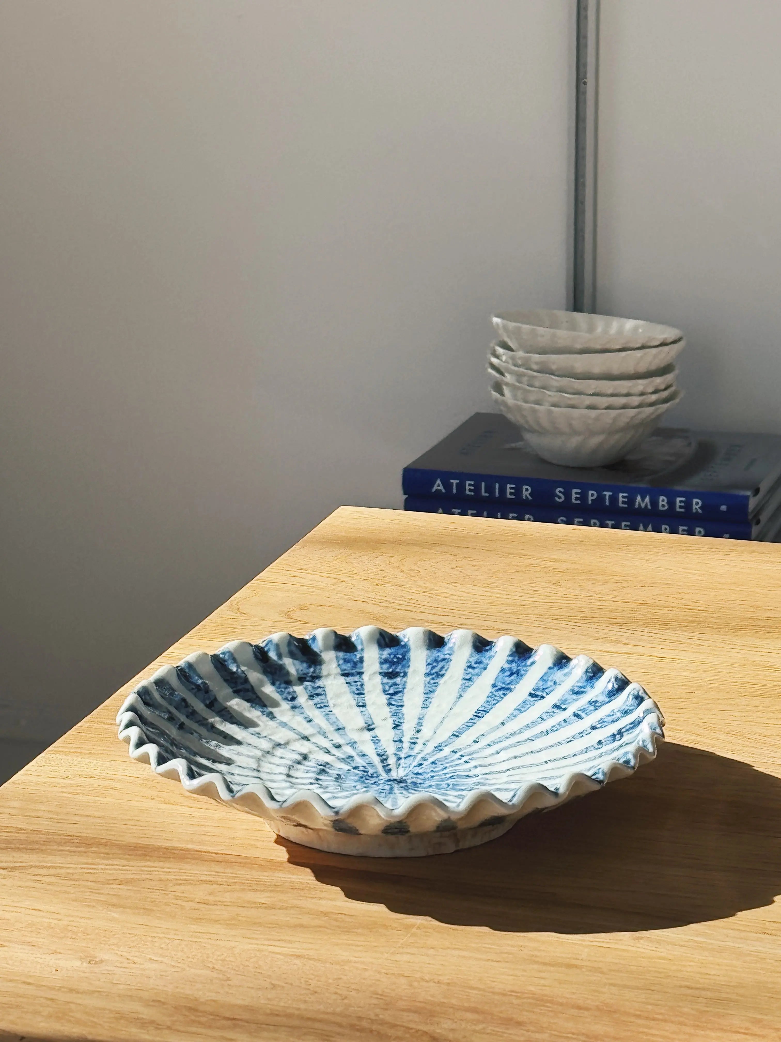 Japansk fad i Mino keramik – blå og hvid Ø22,8 cm Studio Hafnia