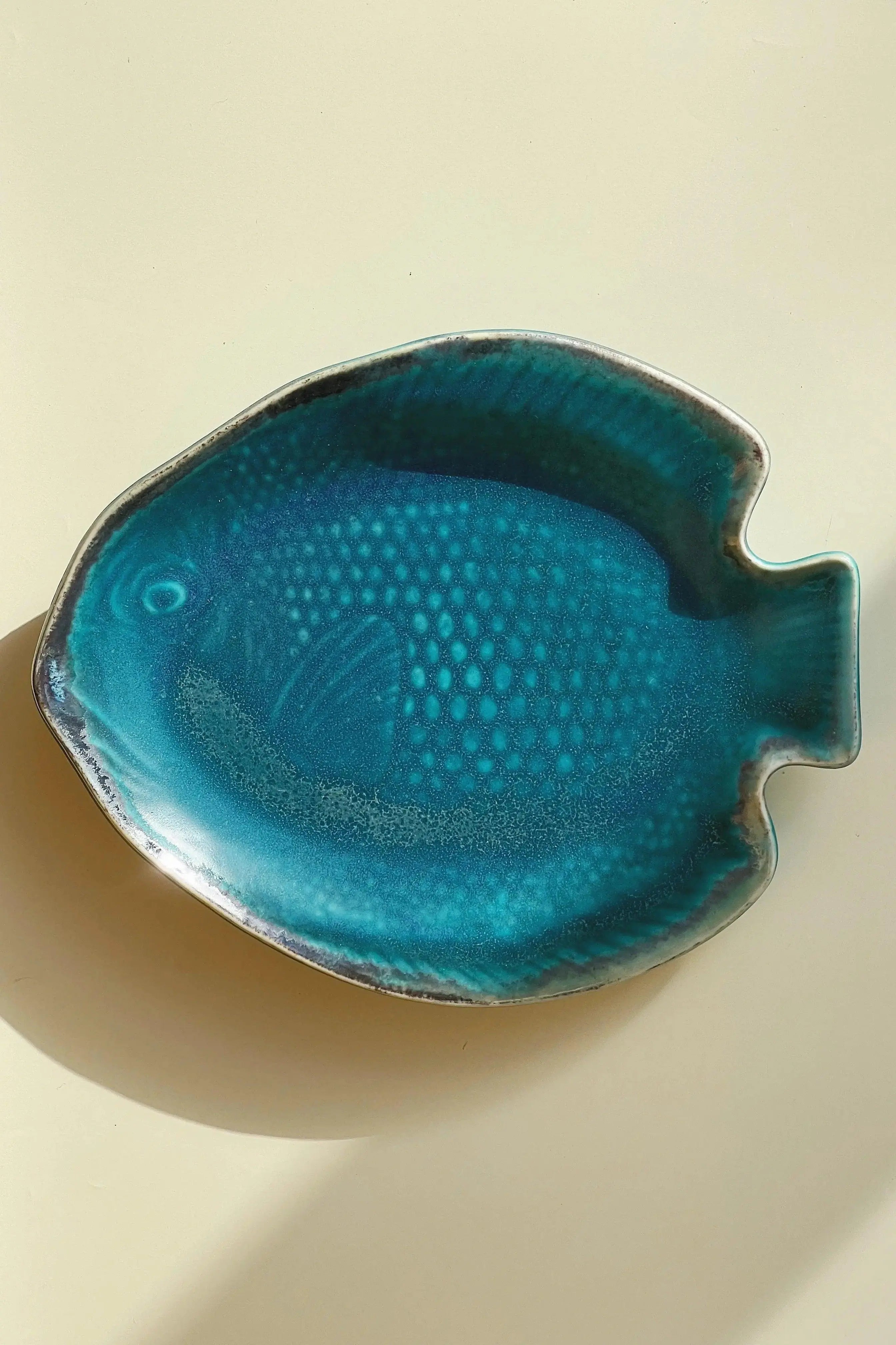 Japansk fiskefad i keramik | Turkis Studio Hafnia