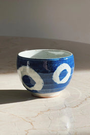 Japansk keramik kop – blå med hvide ringe (uden hank, 350 ml) Studio Hafnia