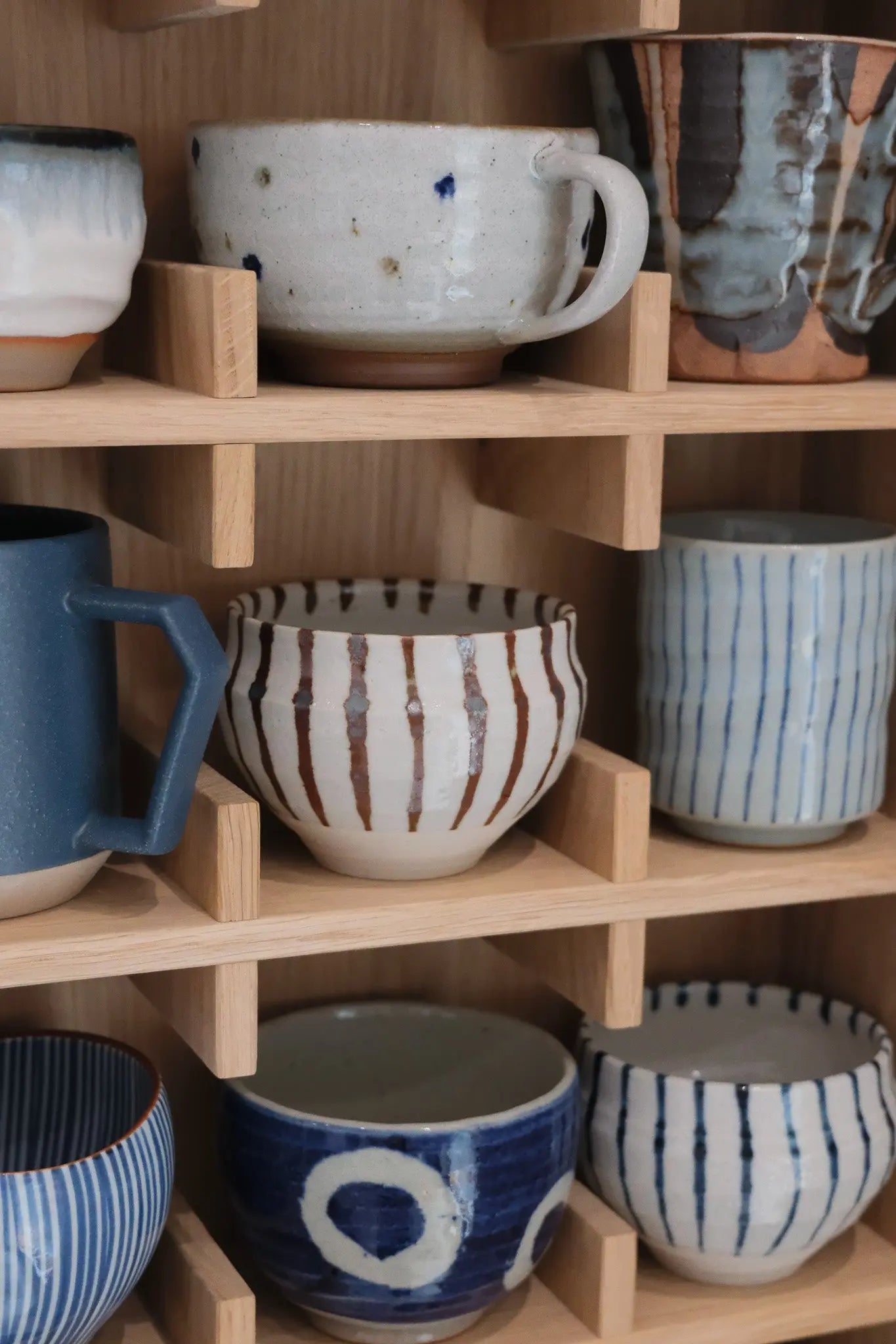 Japanese cup in white with blue thin stripes