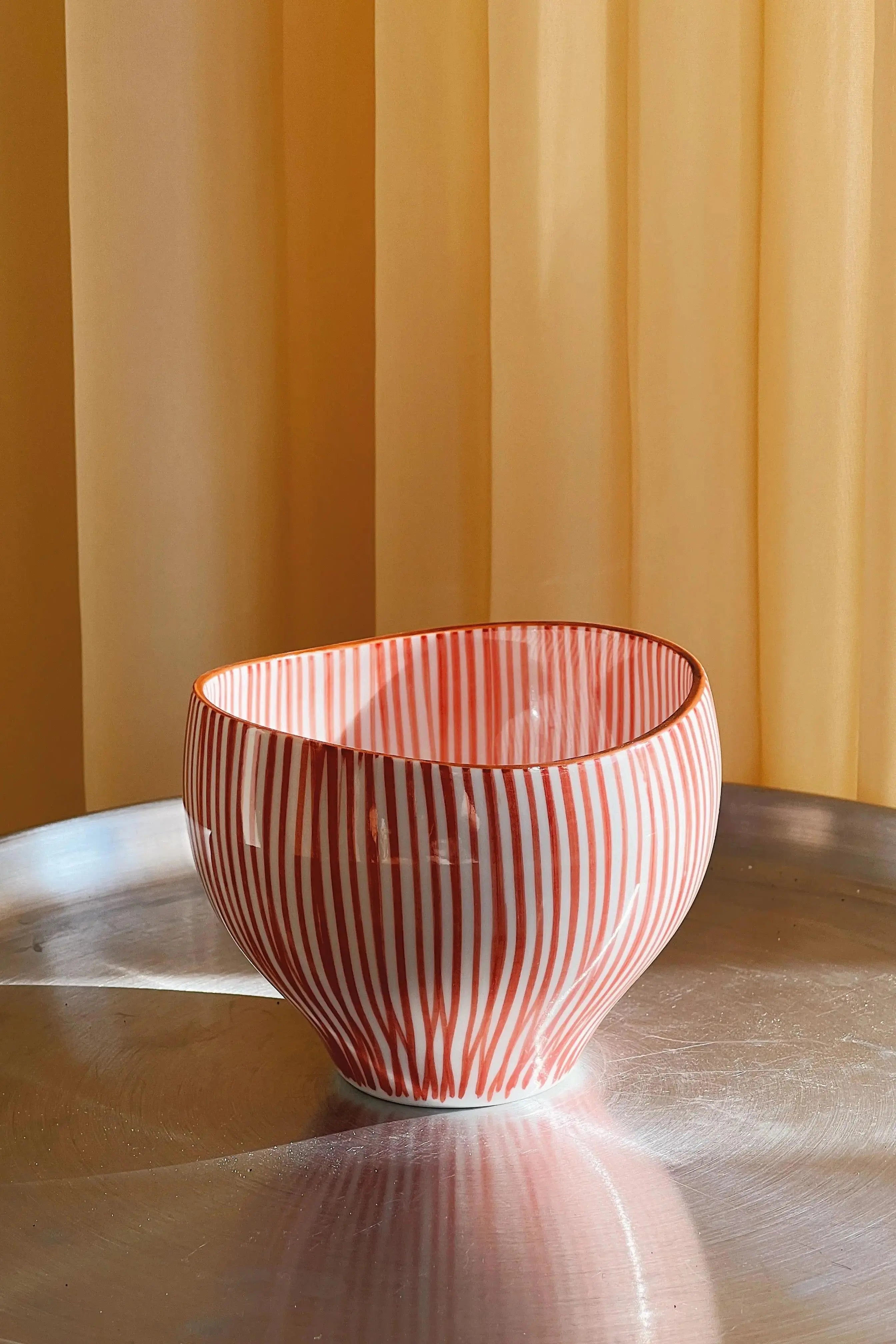 hvid stribet, organisk form (400 ml) Studio Hafnia