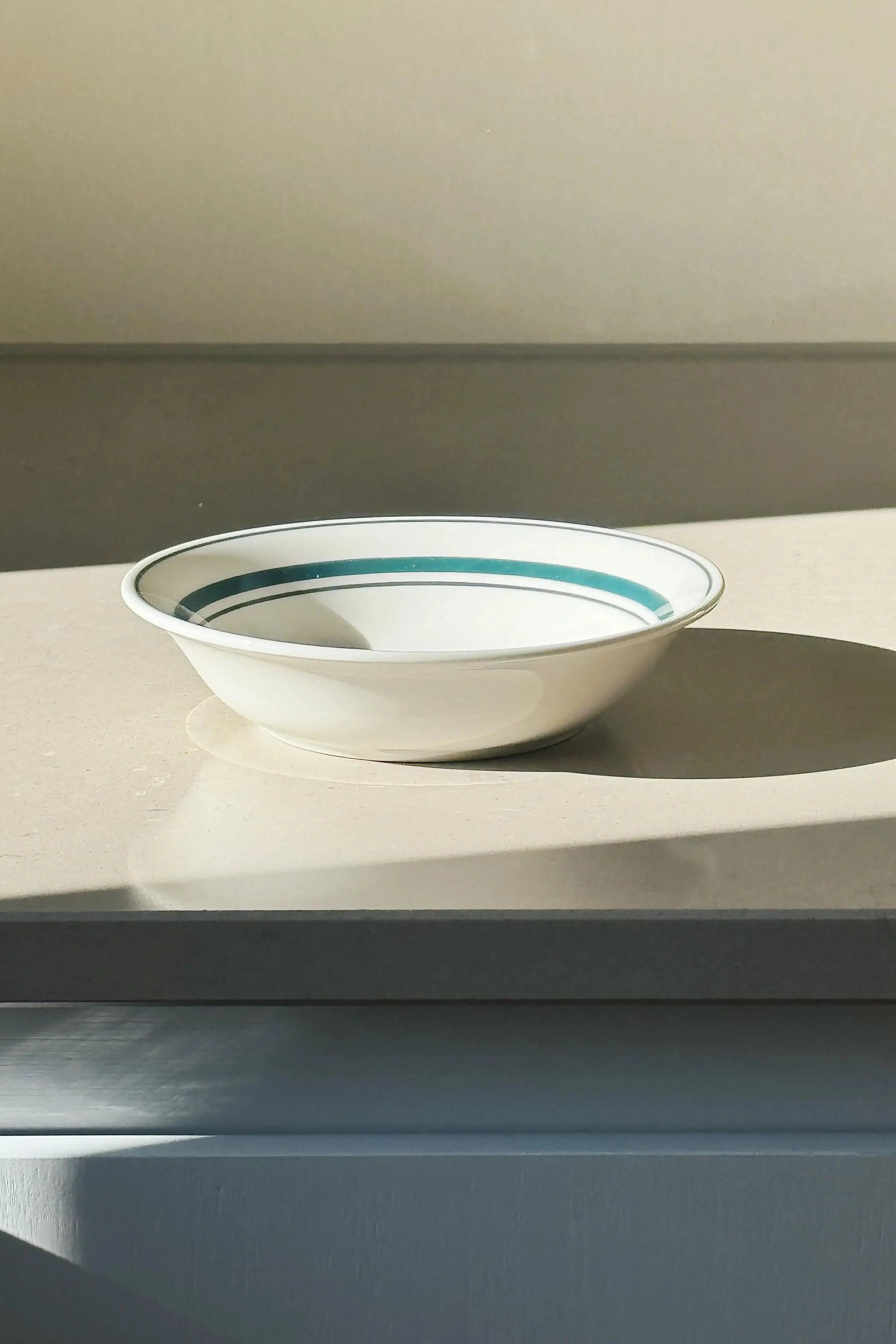 Japansk keramikskål i hvid med grønne striber | Ø15,3 cm Studio Hafnia