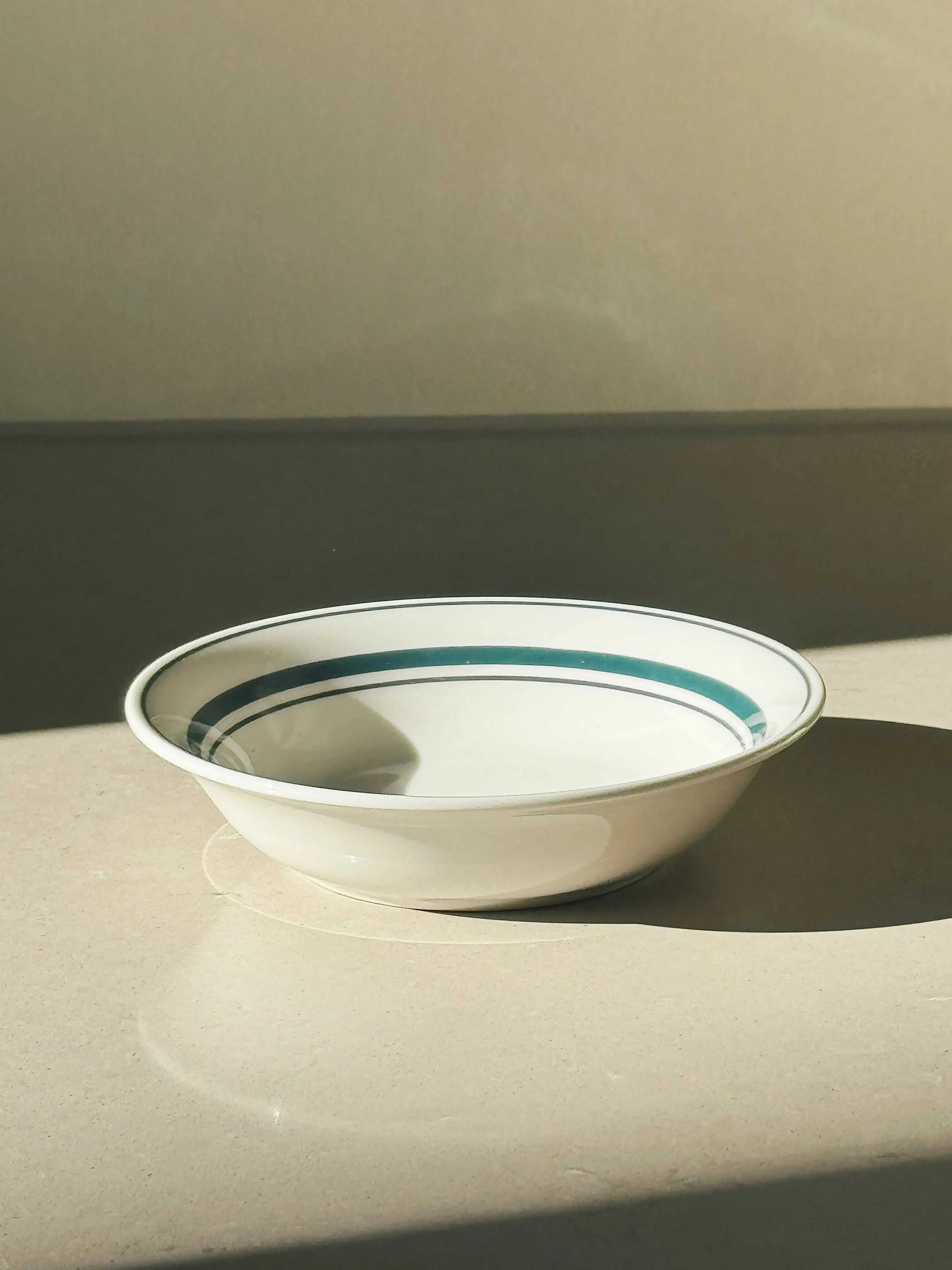 Japansk keramikskål i hvid med grønne striber | Ø15,3 cm Studio Hafnia