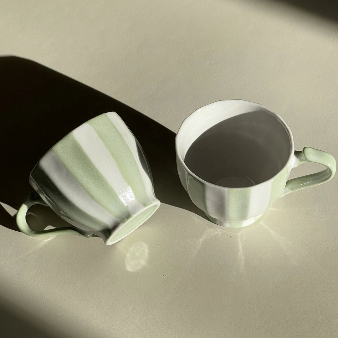 Japansk kop med hank i keramik | Grøn/Hvid stribet Studio Hafnia