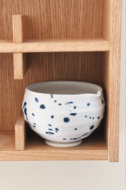 Japansk mælke/soyakande i keramik | Hvid med blå splash Studio Hafnia