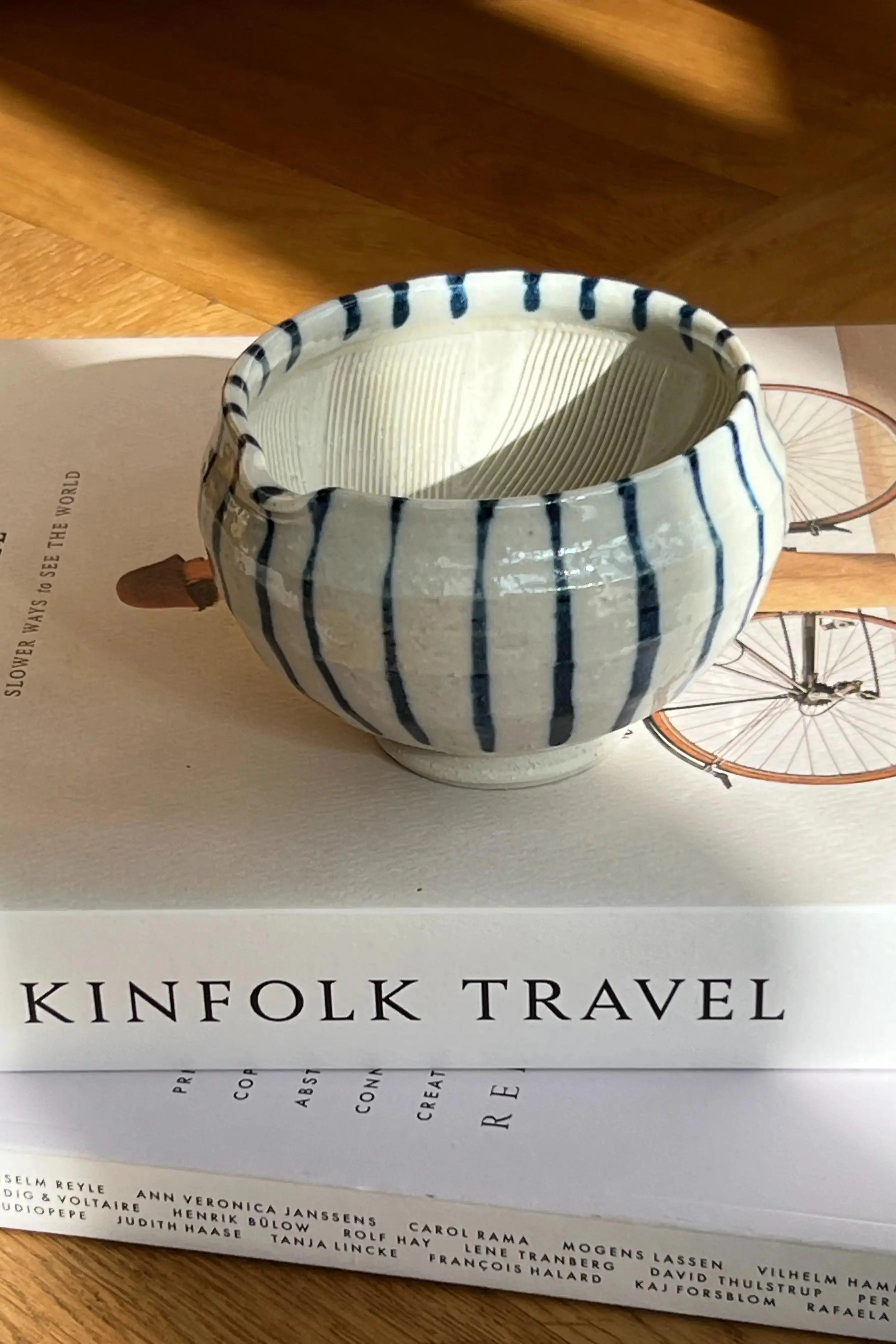 soyakande i keramik | Hvid med blå striber Studio Hafnia