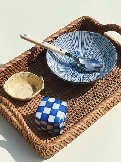 Japansk skål formet som en fisk i keramik | Karrygul Studio Hafnia