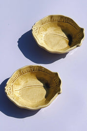 Japansk skål formet som en fisk i keramik | Karrygul Studio Hafnia