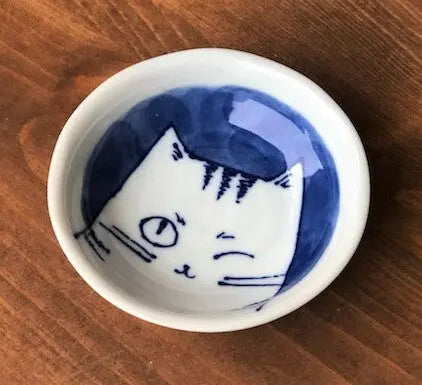 Japansk skål i hvid keramik med motiv af blå kat | 10 cm Studio Hafnia