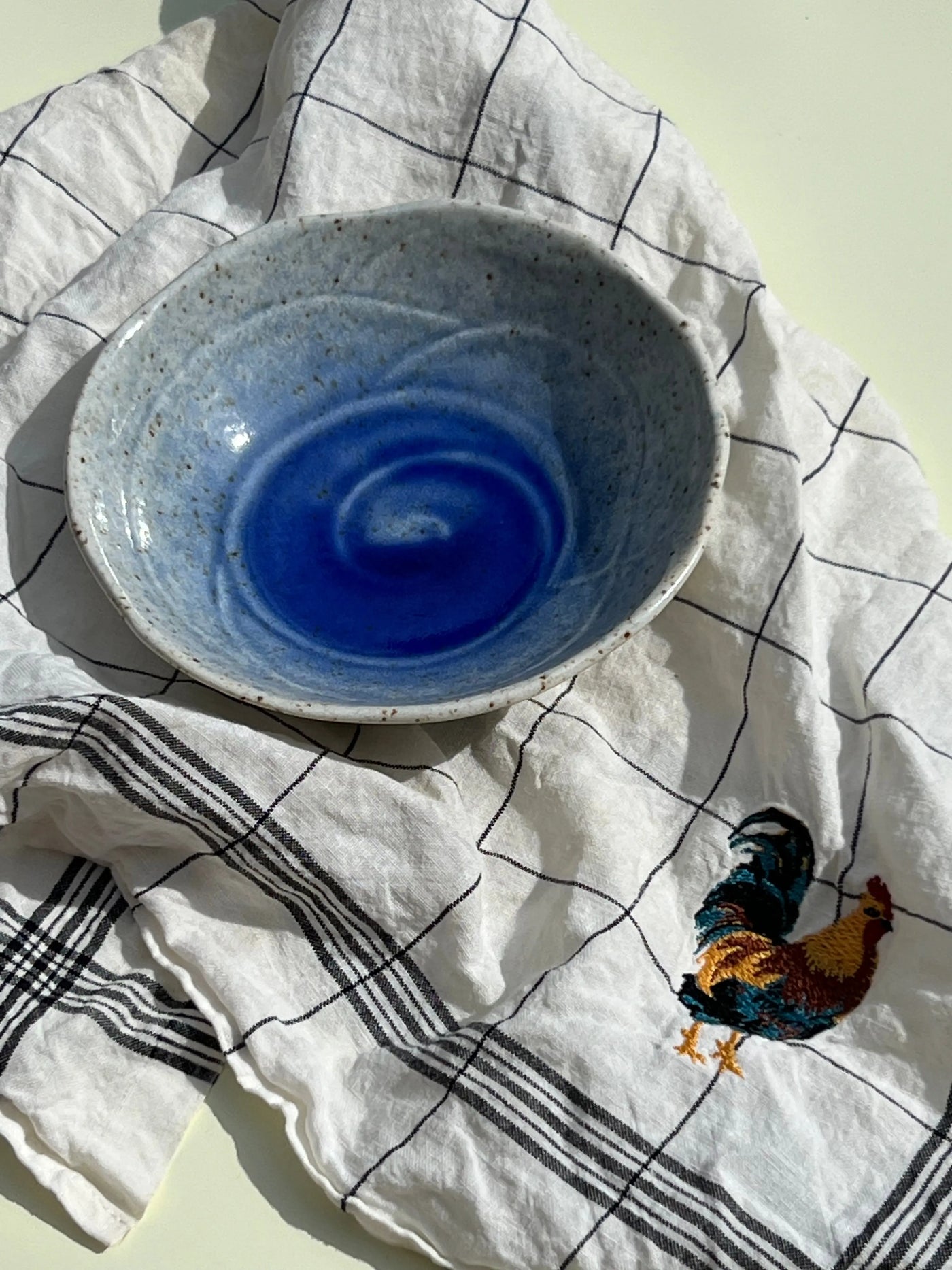 Japansk skål i hvid og blålig keramik | 16 cm Studio Hafnia