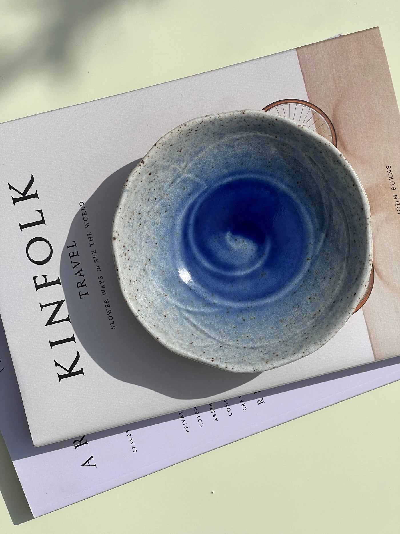 Japansk skål i hvid og blålig keramik | 16 cm Studio Hafnia
