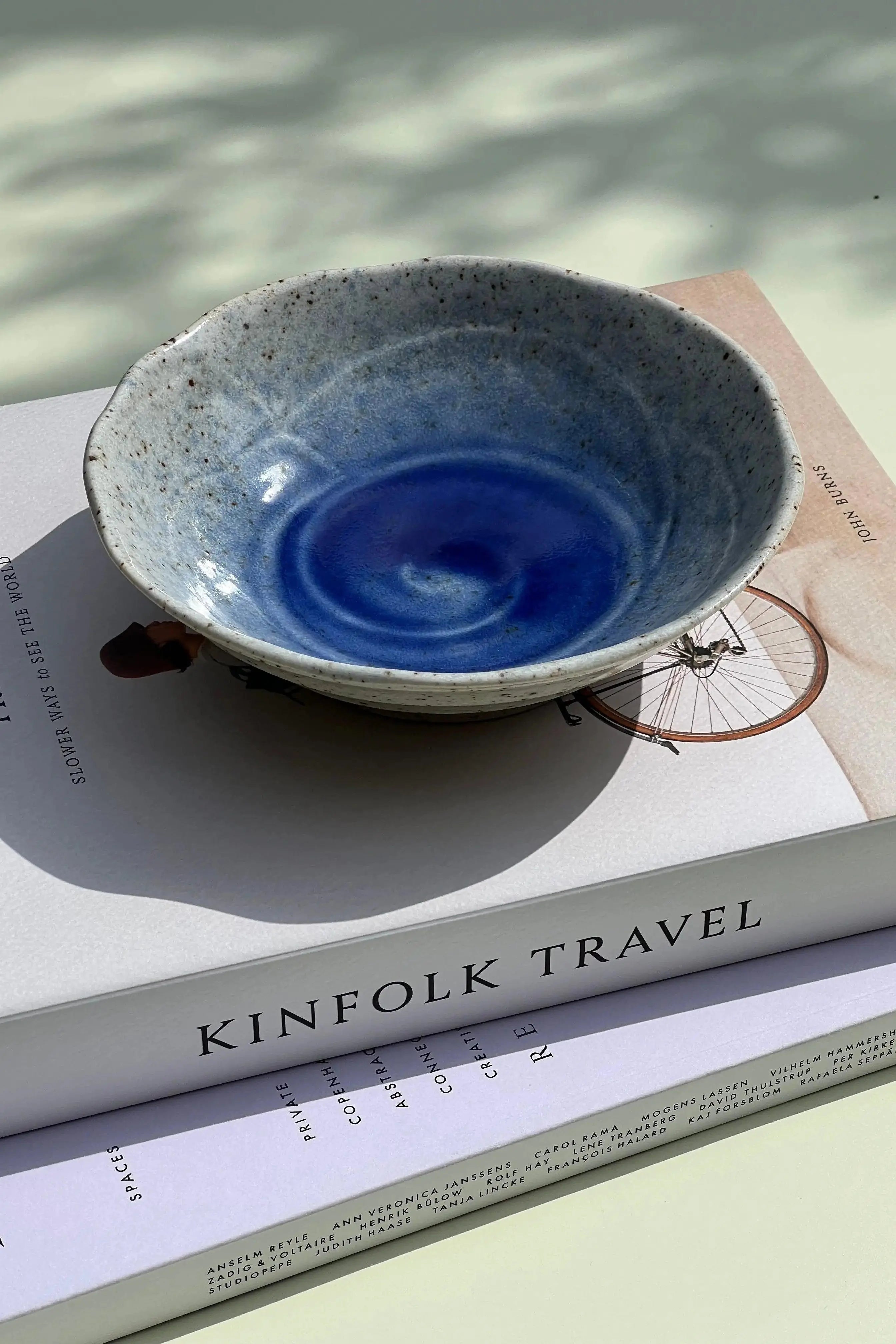 Japansk skål i hvid og blålig keramik | 16 cm Studio Hafnia