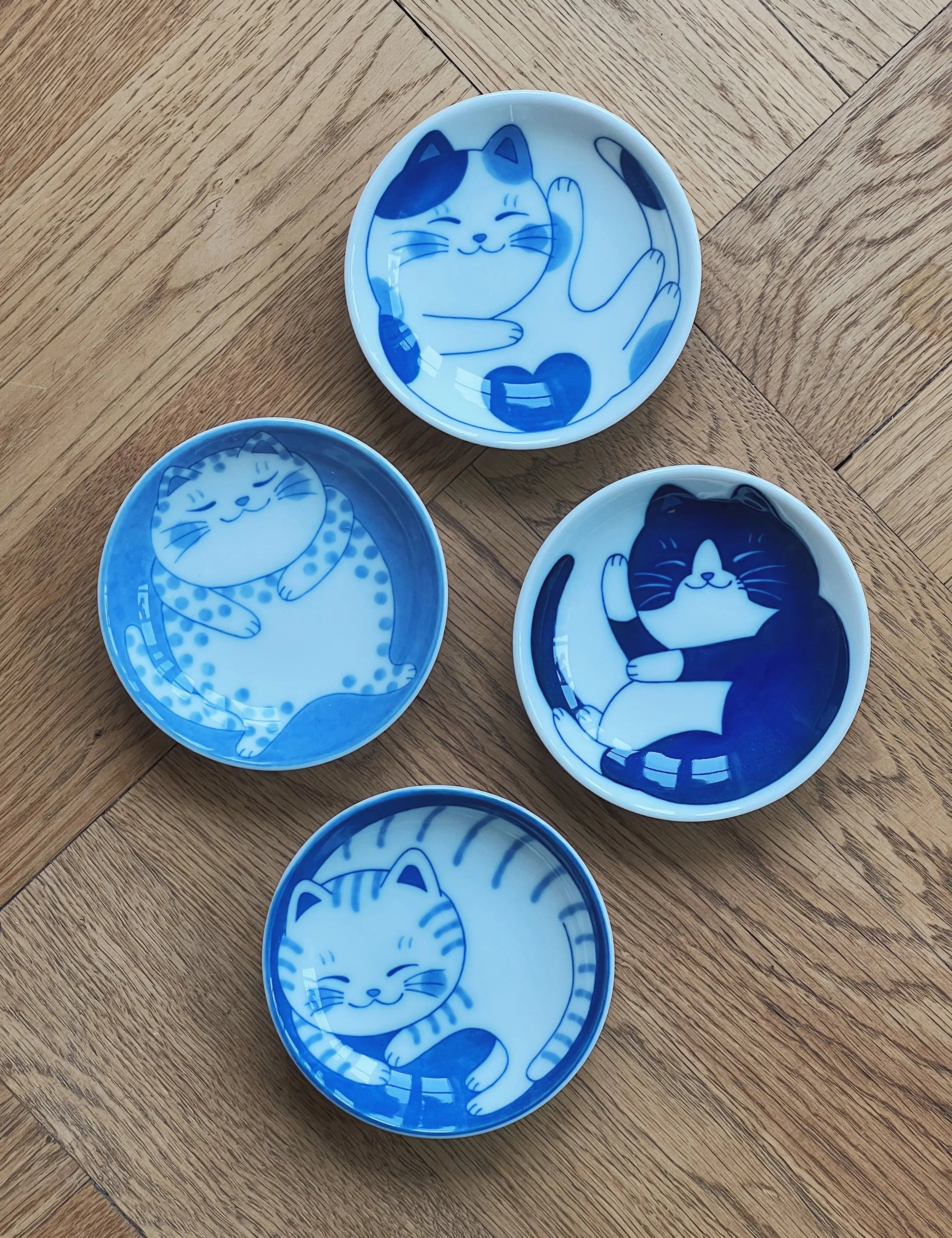 Japansk skål med blå kat | Sæt med 4 forskellige | 10 cm Studio Hafnia