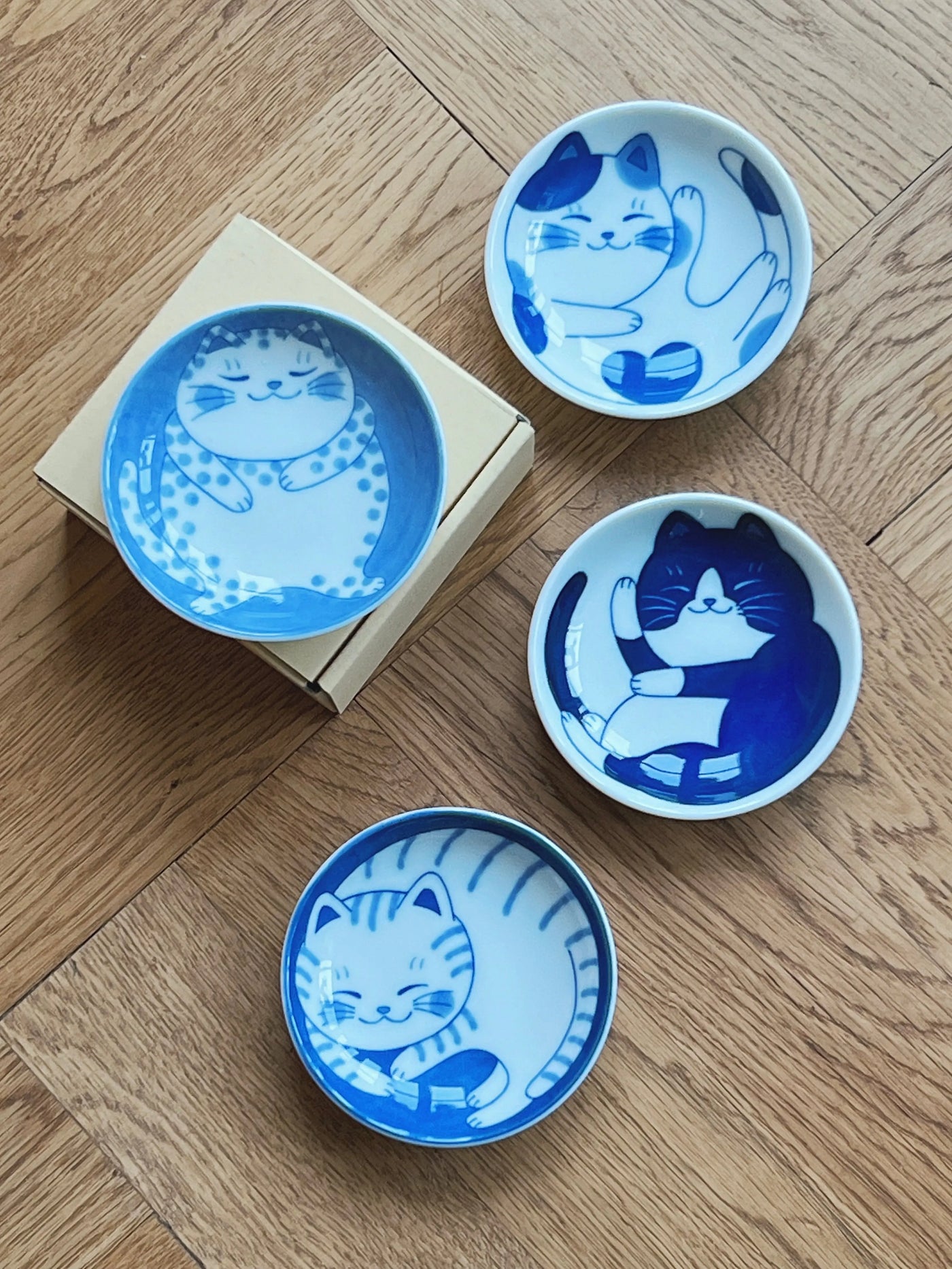 Japansk skål med blå kat | Sæt med 4 forskellige | 10 cm Studio Hafnia