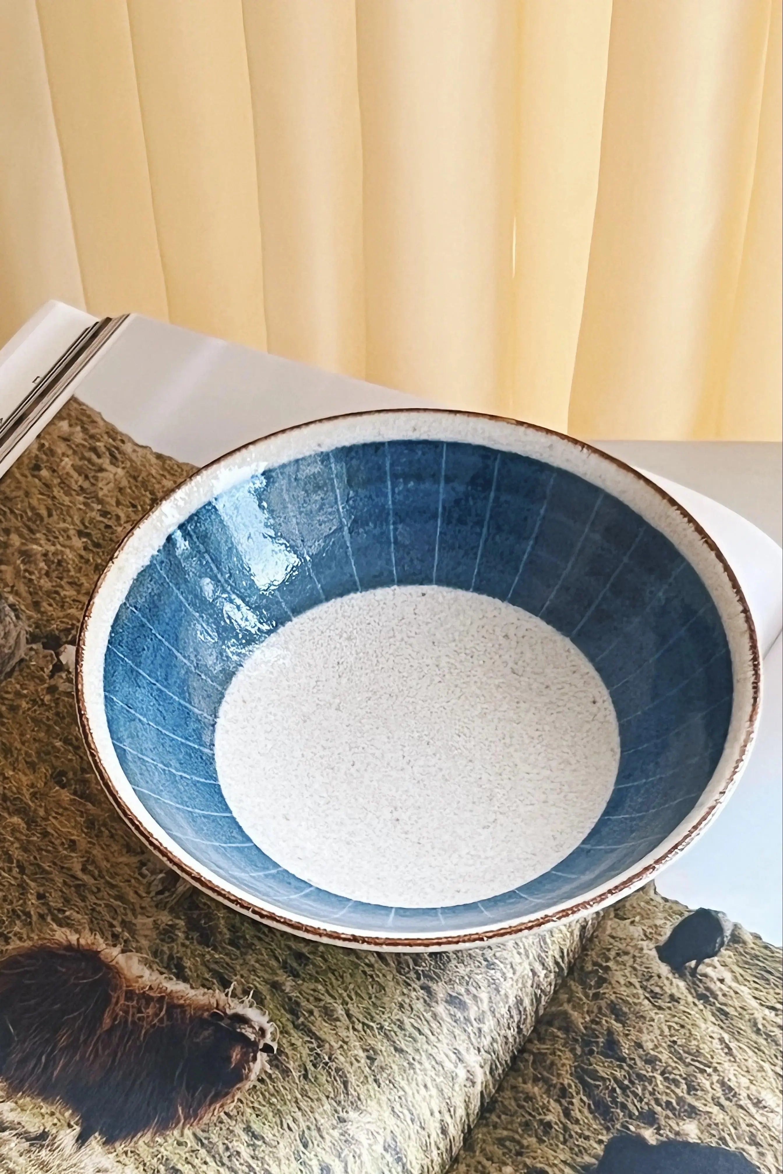 Japansk skål med blåt mønster og brun kant i keramik 14.2 cm Studio Hafnia