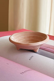 Japansk skål på fod i pink keramik Studio Hafnia