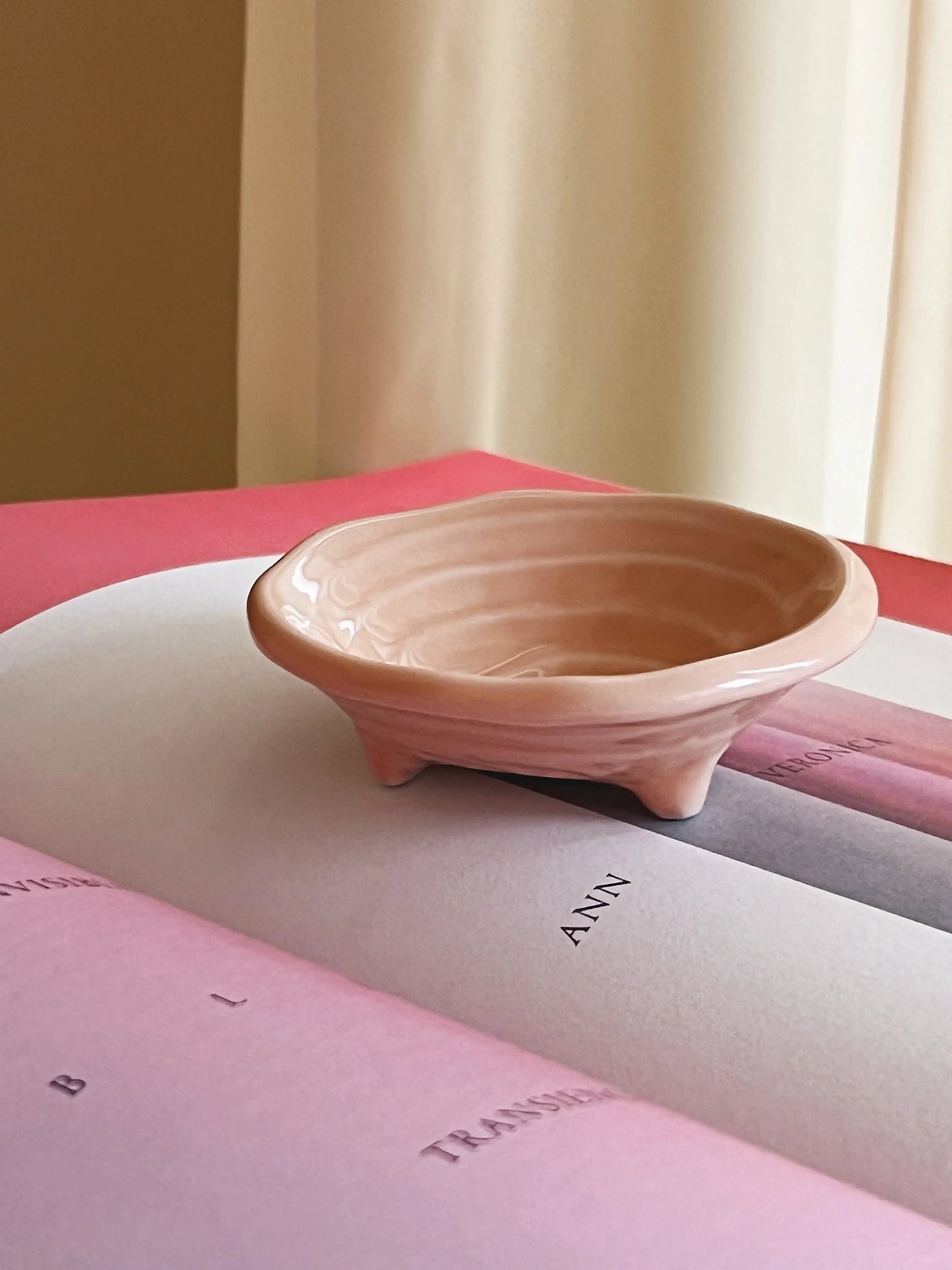 Japansk skål på fod i pink keramik Studio Hafnia