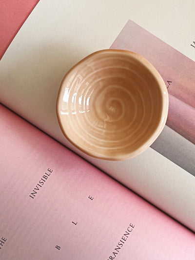 Japansk skål på fod i pink keramik Studio Hafnia