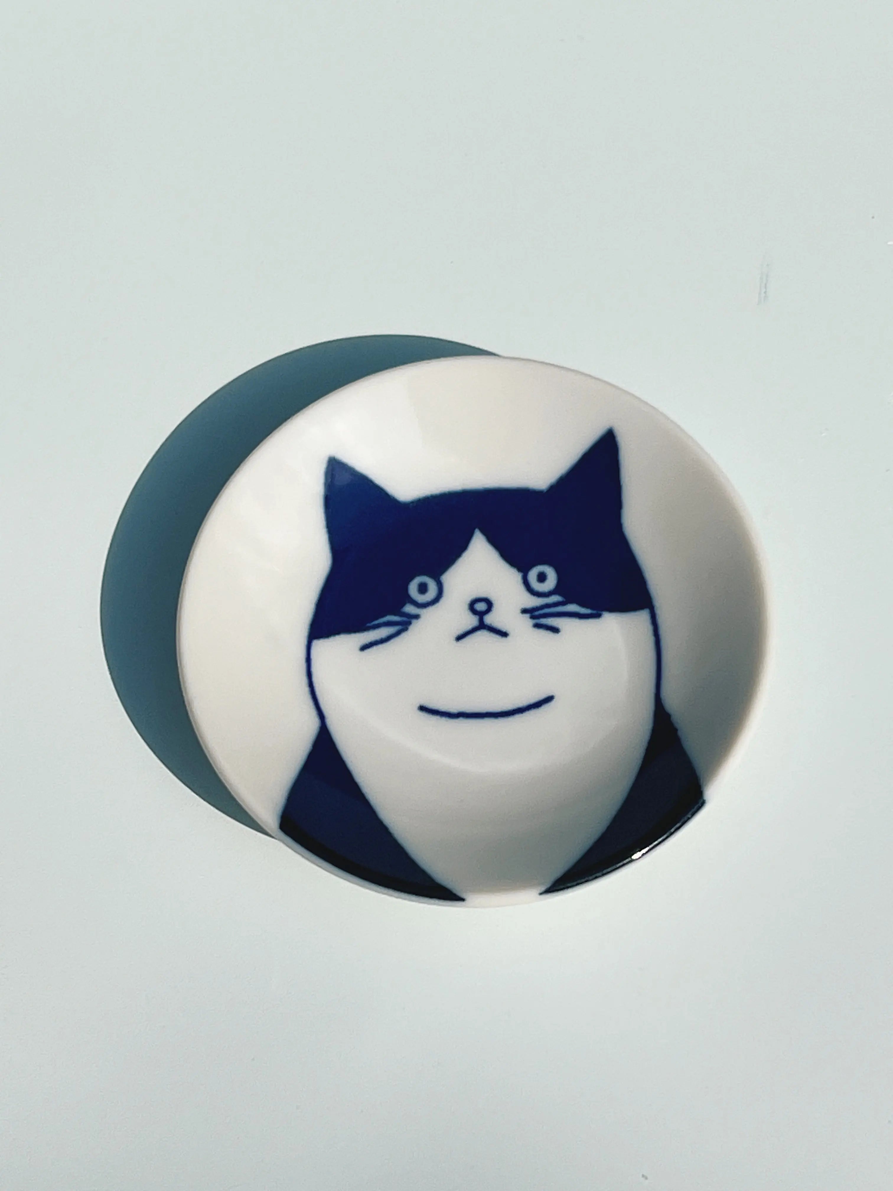 Japansk tallerken med blå kat | 5 forskellige | 8 cm Studio Hafnia