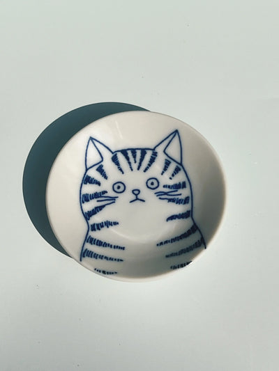 Japansk tallerken med blå kat | 5 forskellige | 8 cm Studio Hafnia