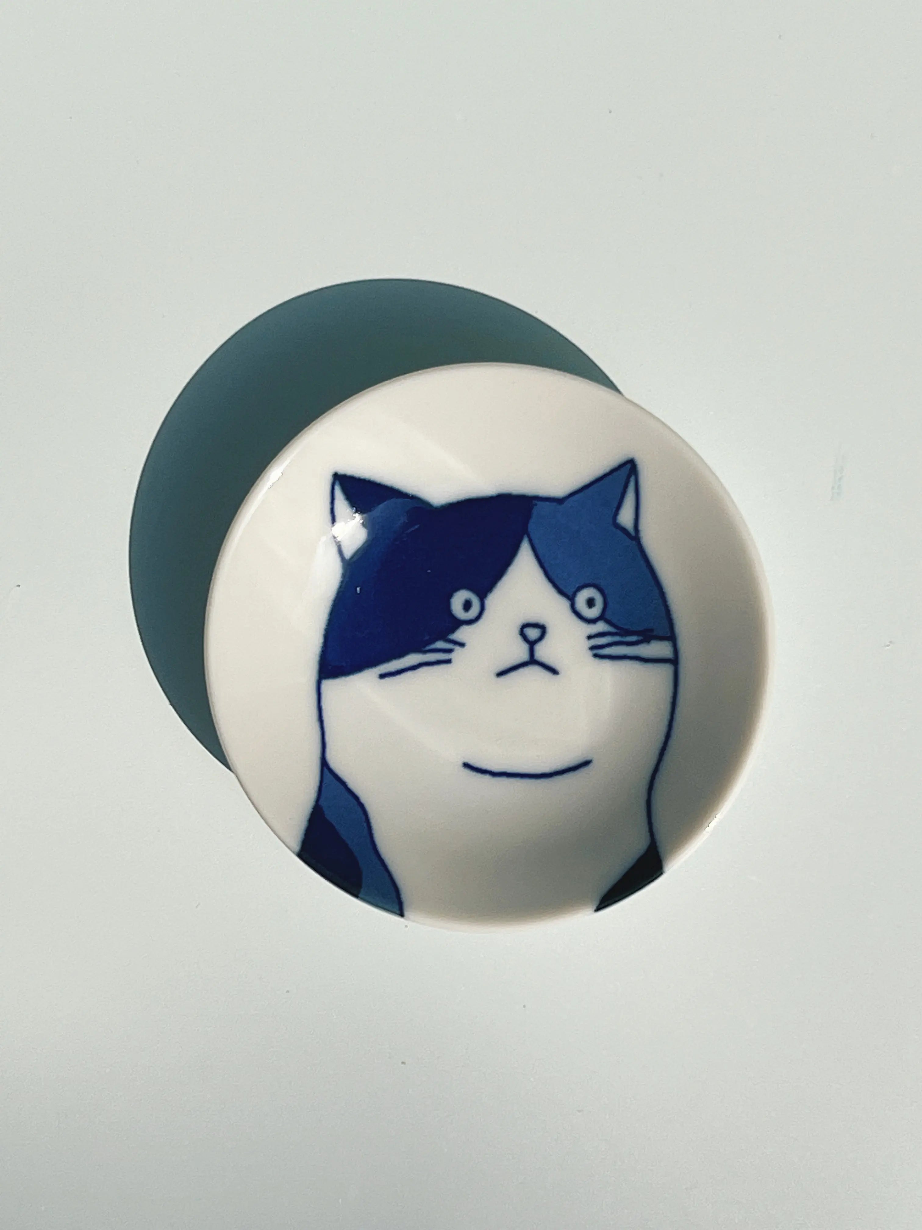 Japansk tallerken med blå kat | 5 forskellige | 8 cm Studio Hafnia