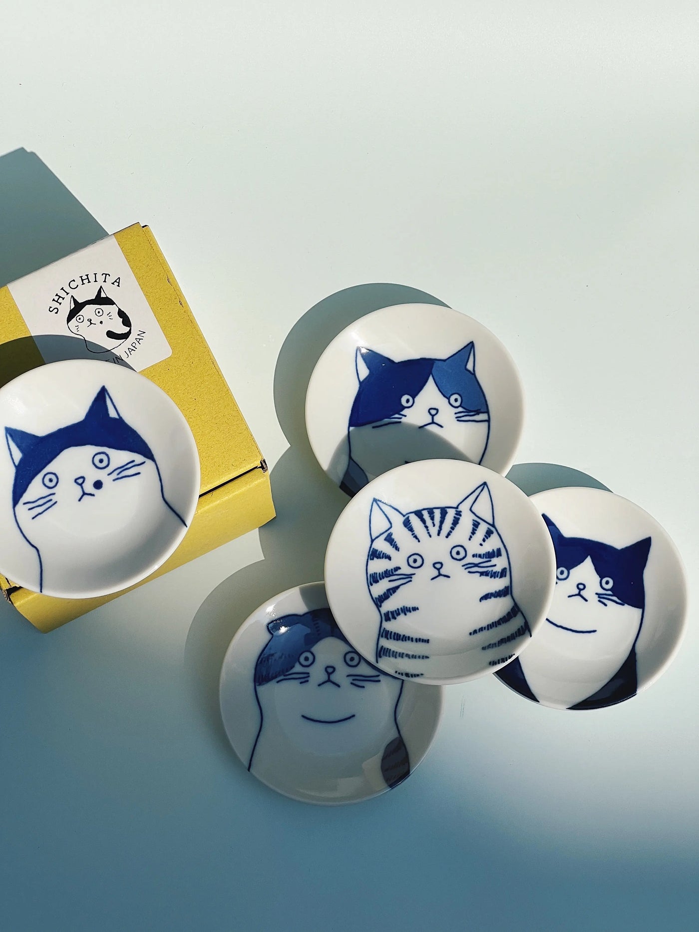 Japansk tallerken med blå kat | Sæt med 5 forskellige | 8 cm Studio Hafnia
