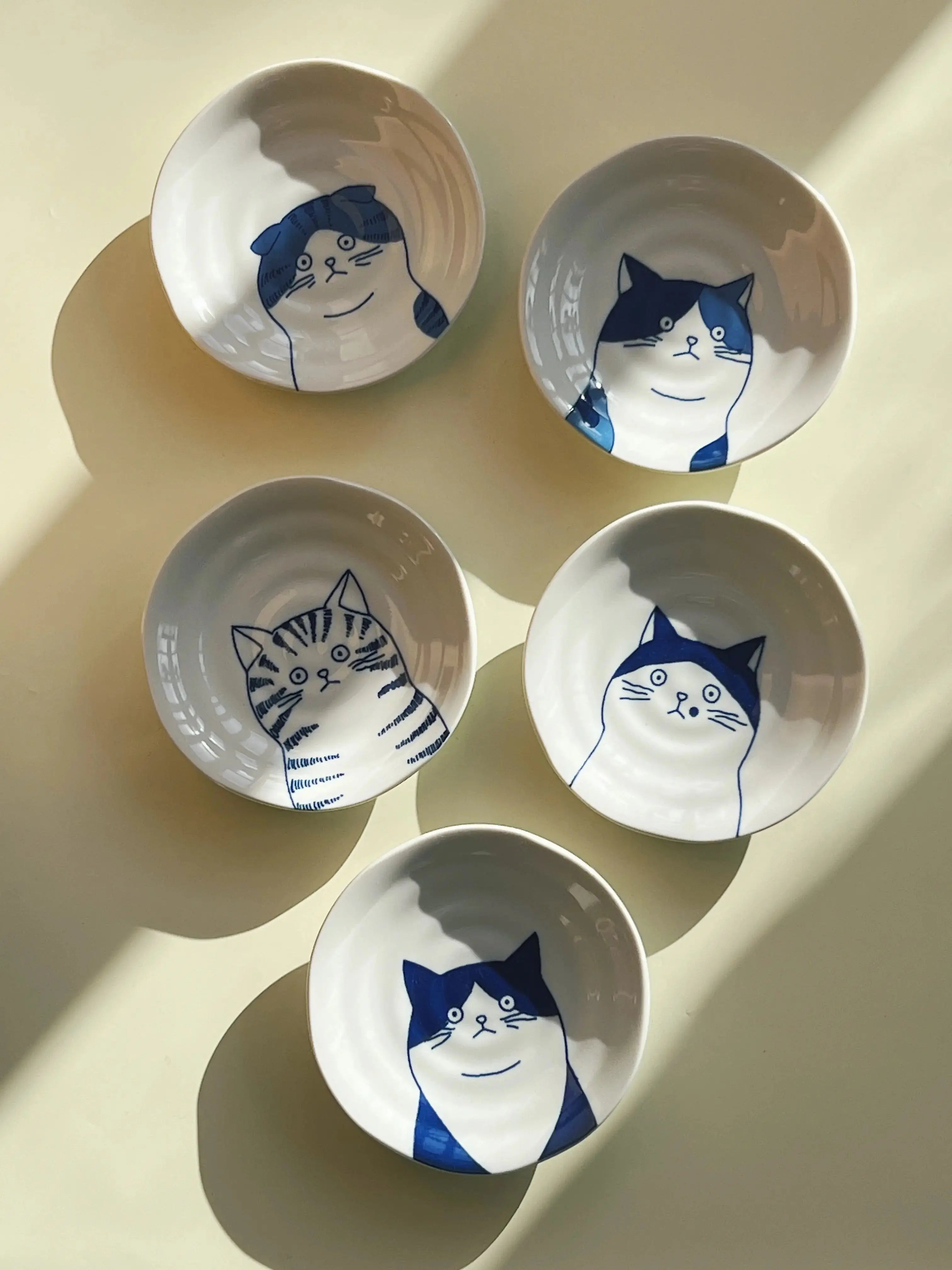 Japansk tallerken med blå kat | 5 forskellige slags | 16 cm Studio Hafnia
