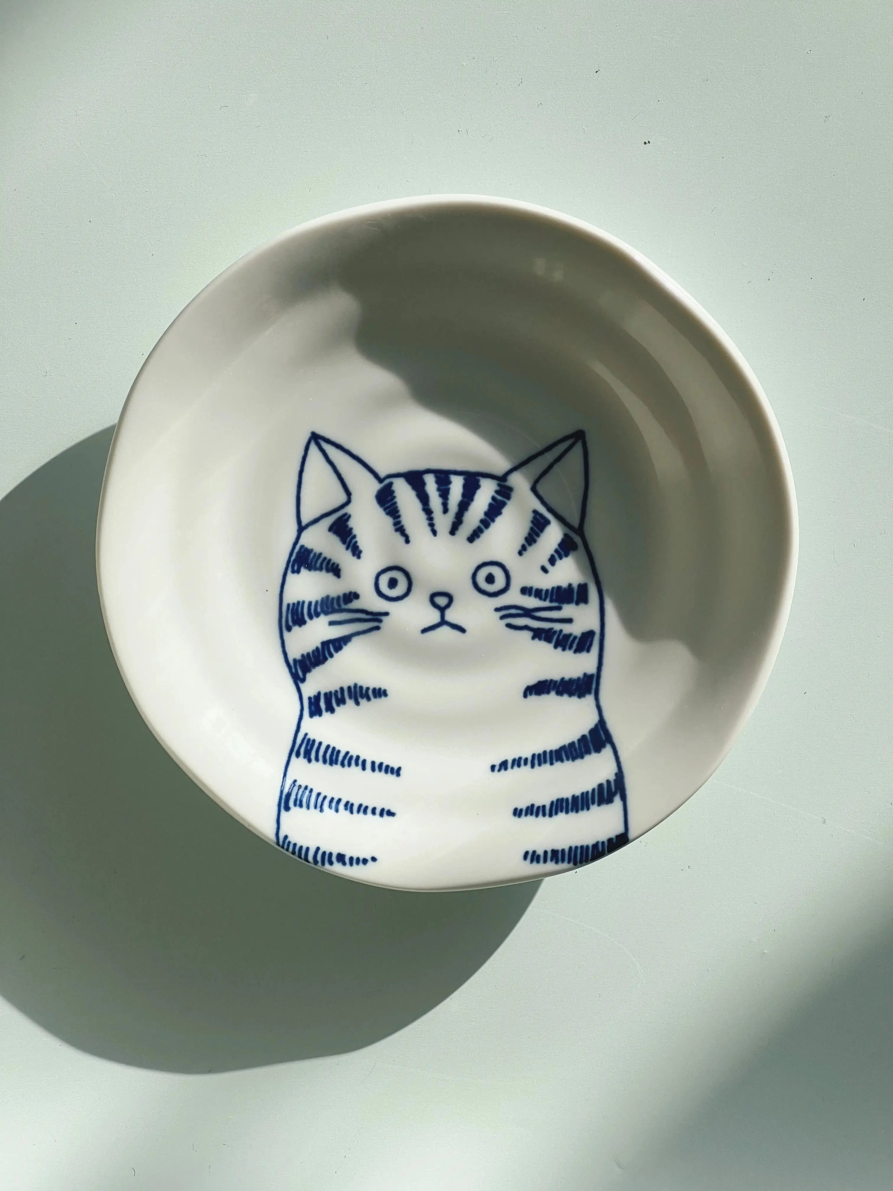 Japansk tallerken med blå kat | 5 forskellige slags | 16 cm Studio Hafnia