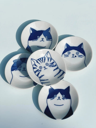 Japansk tallerken med blå kat | Sæt med 5 forskellige i gaveæske | 9 cm Studio Hafnia