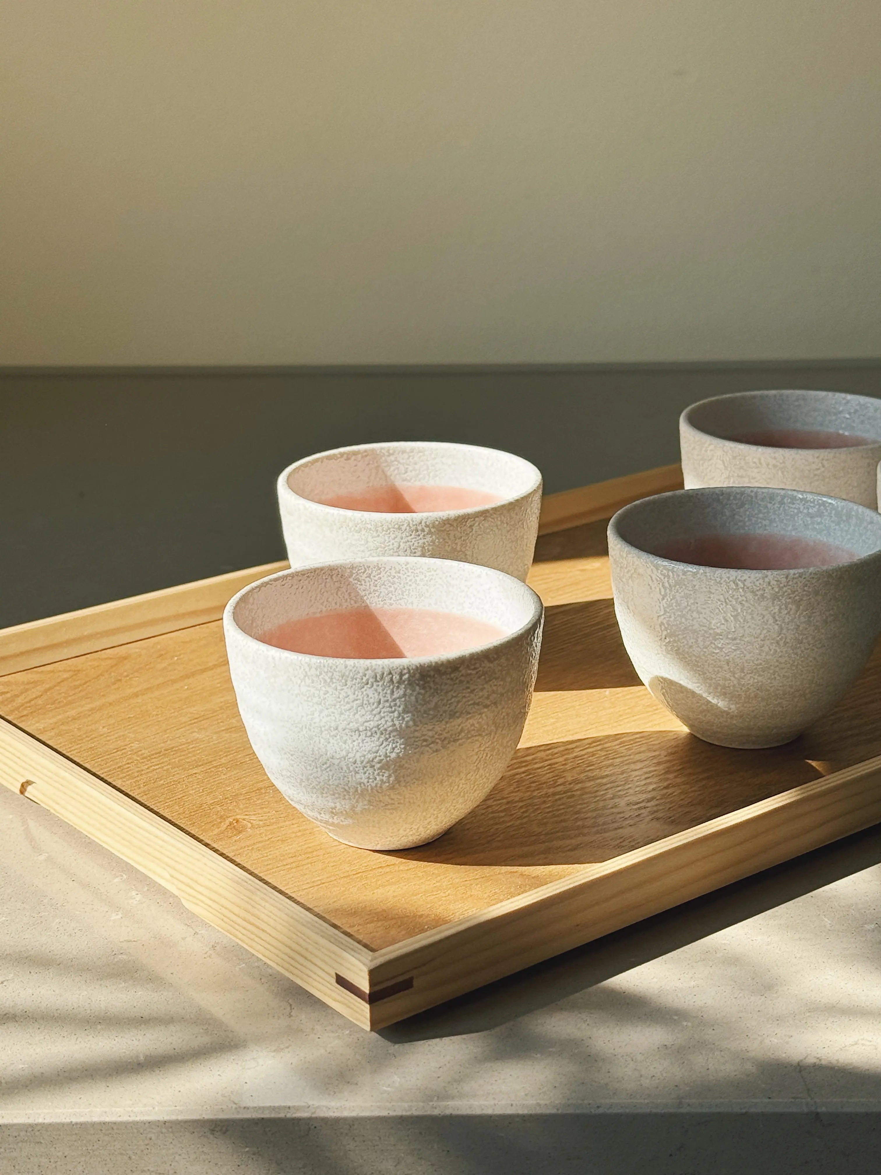 Japansk tekop i hvid og rosa keramik | 160 ml Studio Hafnia