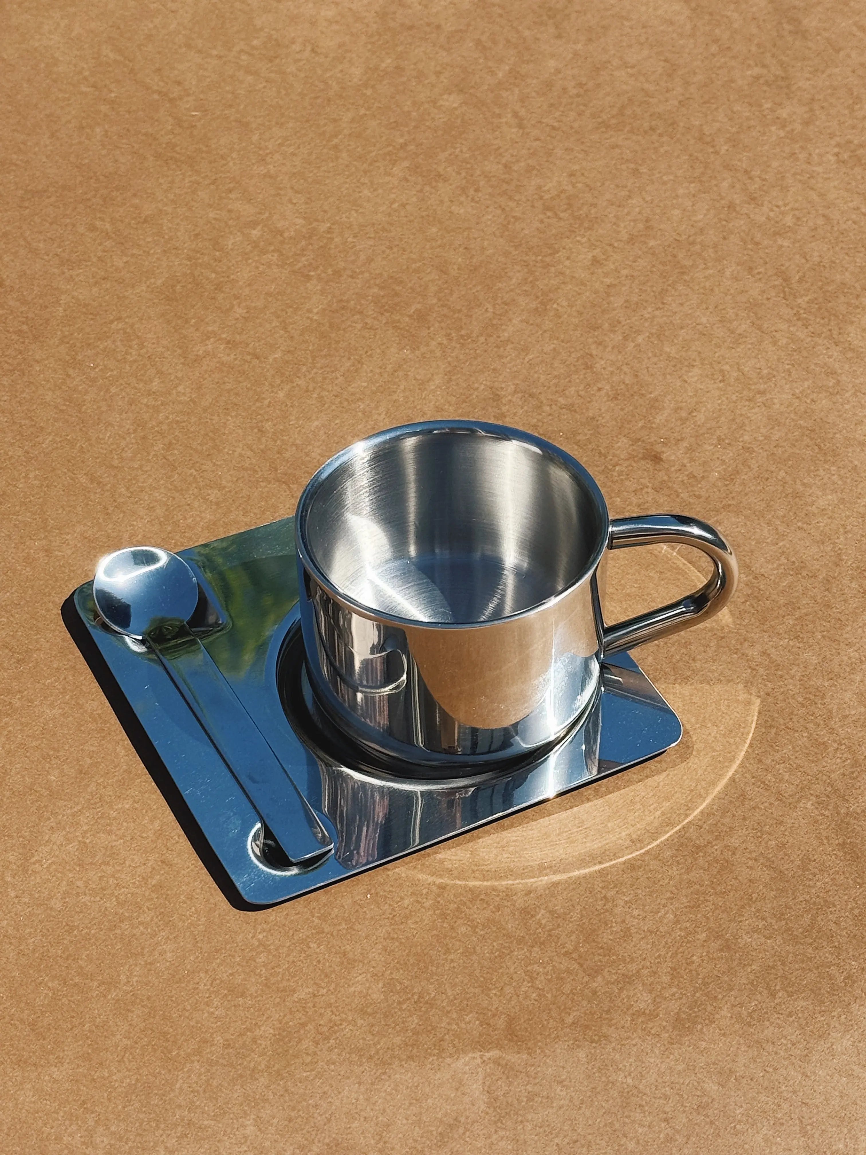 Kaffekop i Rustfrit Stål med Underkop og Ske | 150 ml Studio Hafnia