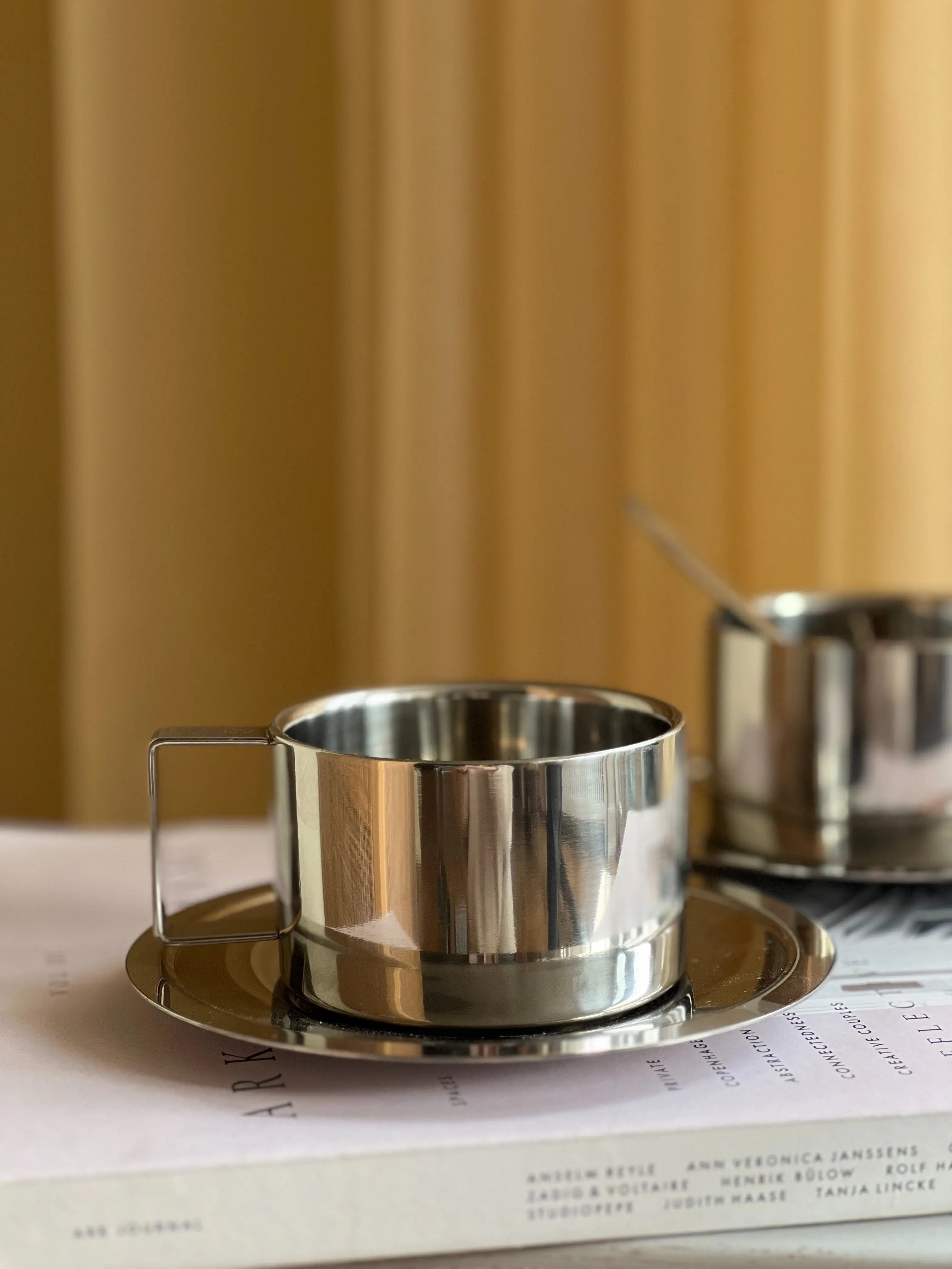 Kaffesæt med kop, underkop og ske i Rustfrit stål | 200 ml Studio Hafnia