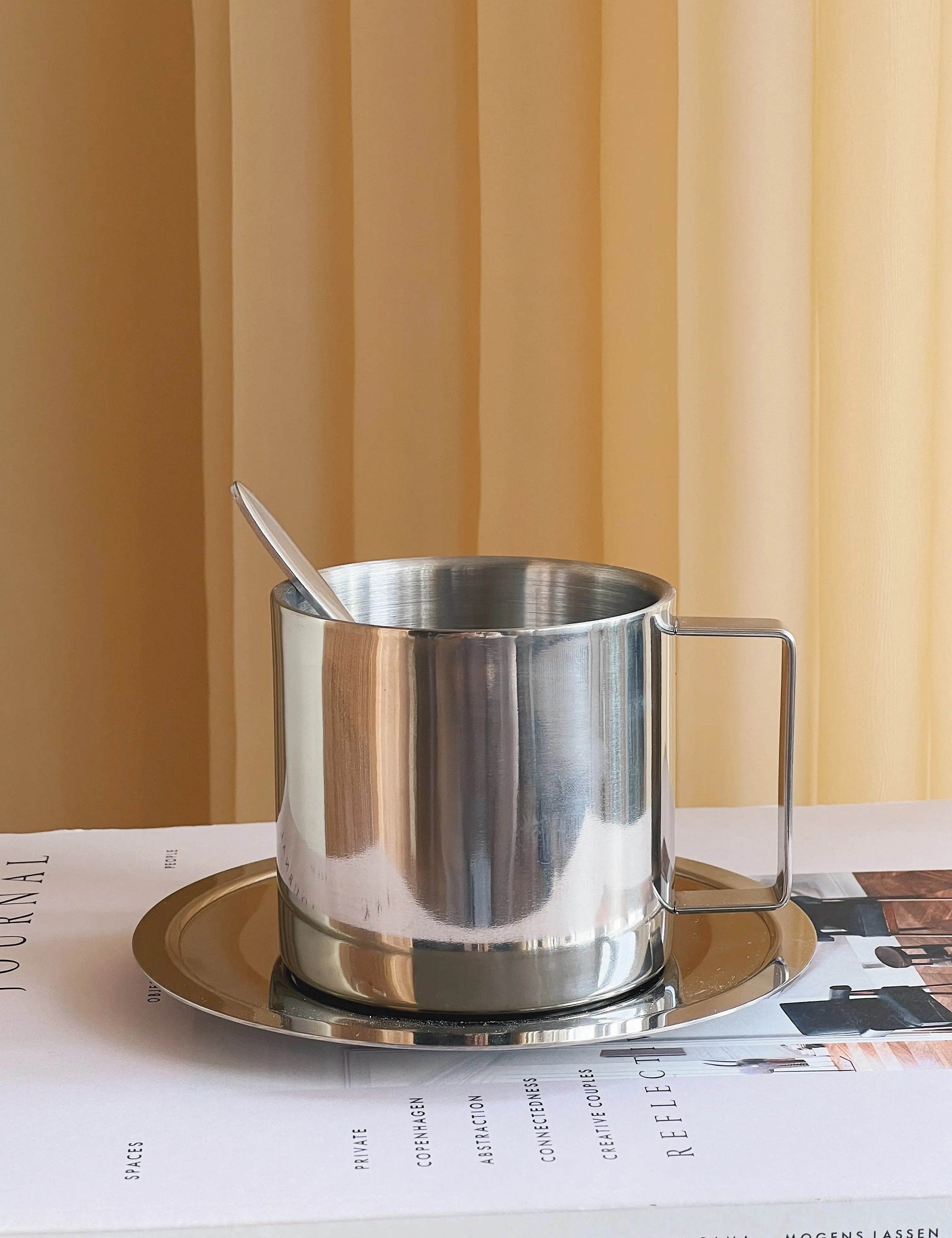 Kaffesæt med kop, underkop og ske i Rustfrit stål | 300 ml Studio Hafnia