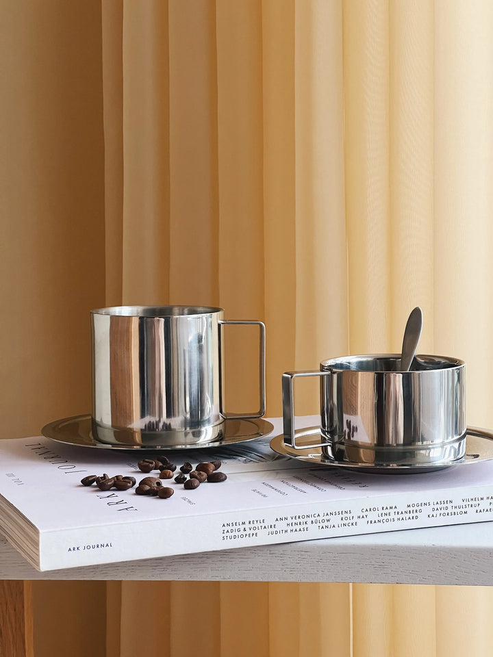 Kaffesæt med kop, underkop og ske i Rustfrit stål | 300 ml Studio Hafnia