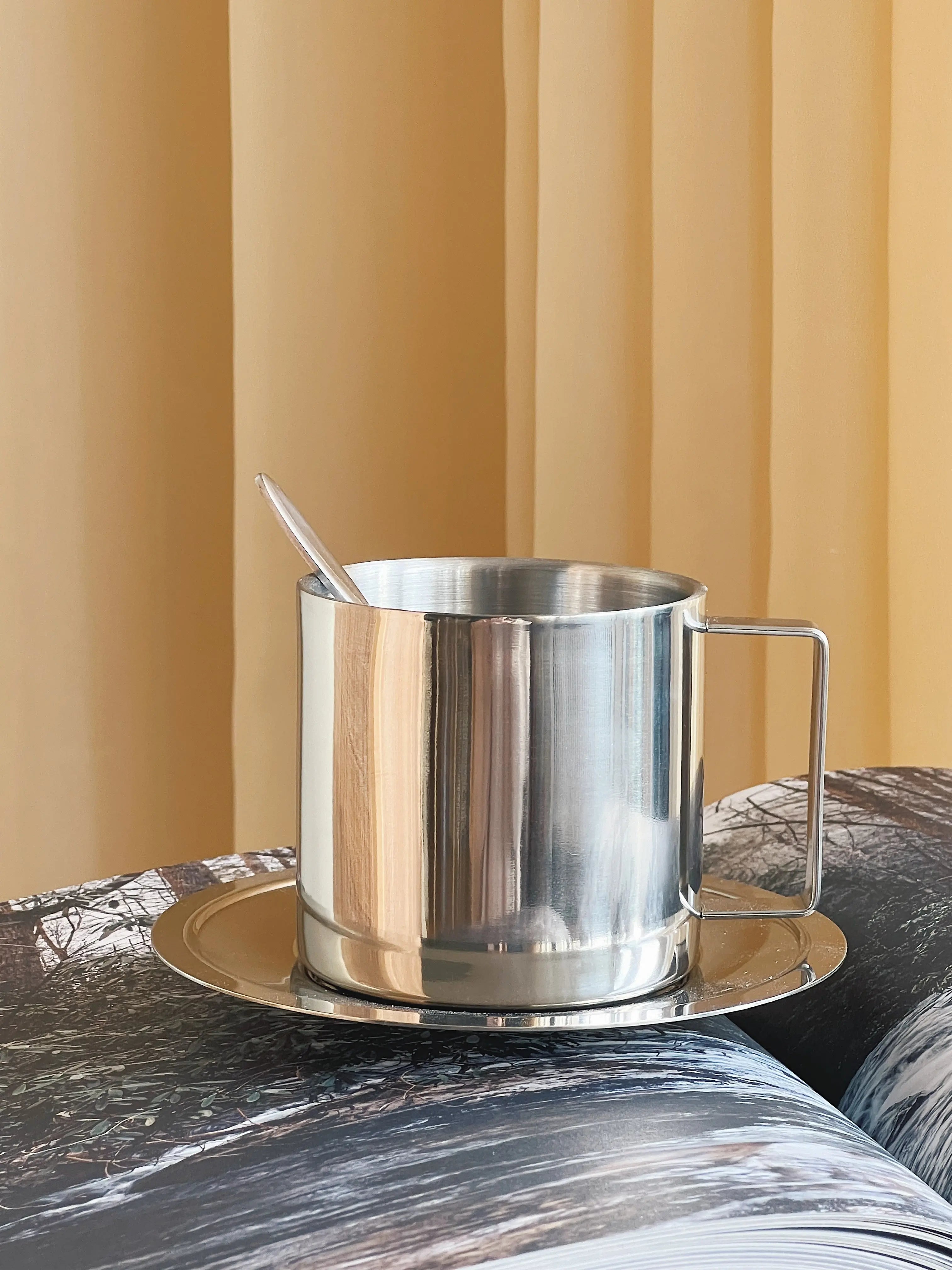 Kaffesæt med kop, underkop og ske i Rustfrit stål | 300 ml Studio Hafnia