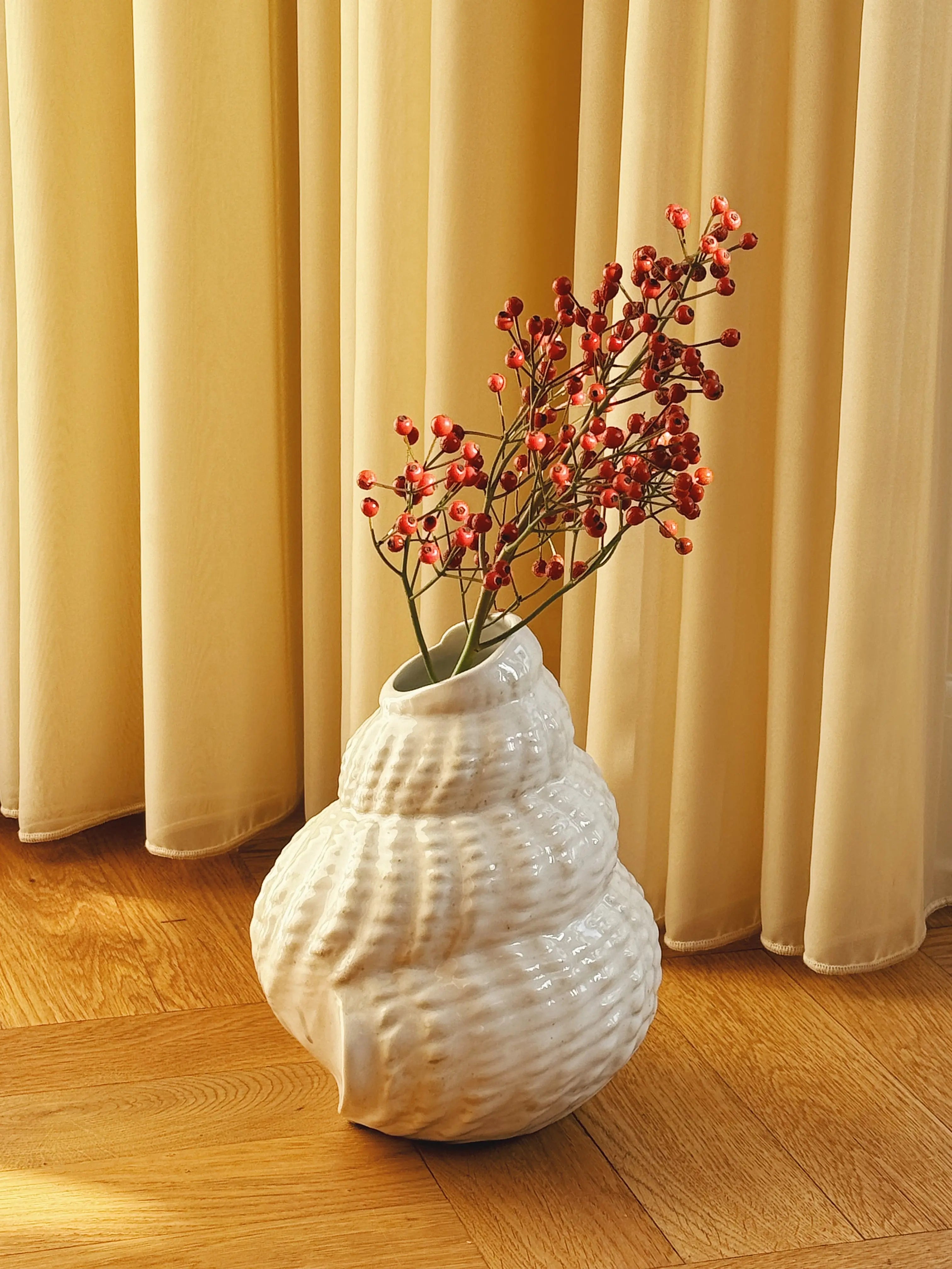 Konkylievase af Christina Iversen Studio i keramik Christina Iversen Studio