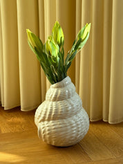 Konkylievase af Christina Iversen Studio i keramik Christina Iversen Studio