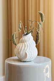 Konkylievase af Christina Iversen Studio i keramik Christina Iversen Studio