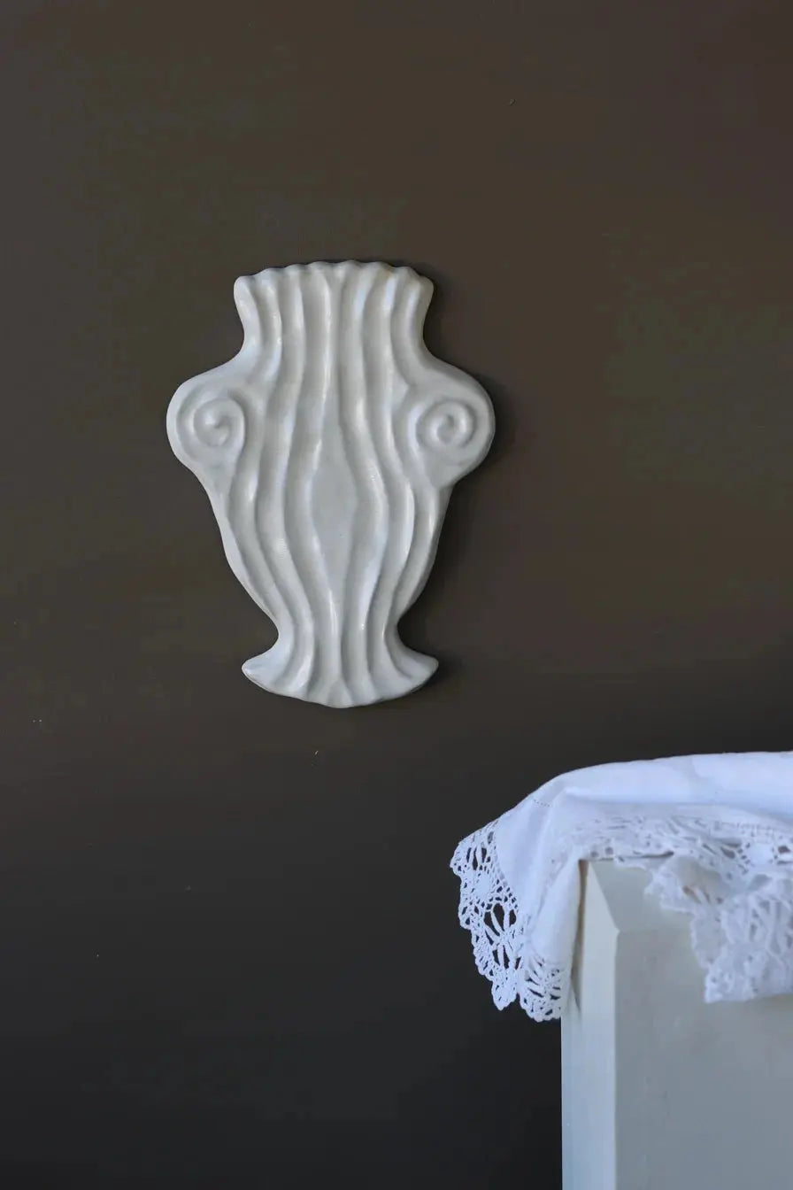 Laoru Laoru – Euterpe Muse Vaserelief | Antique White H28 cm Laoru Laoru