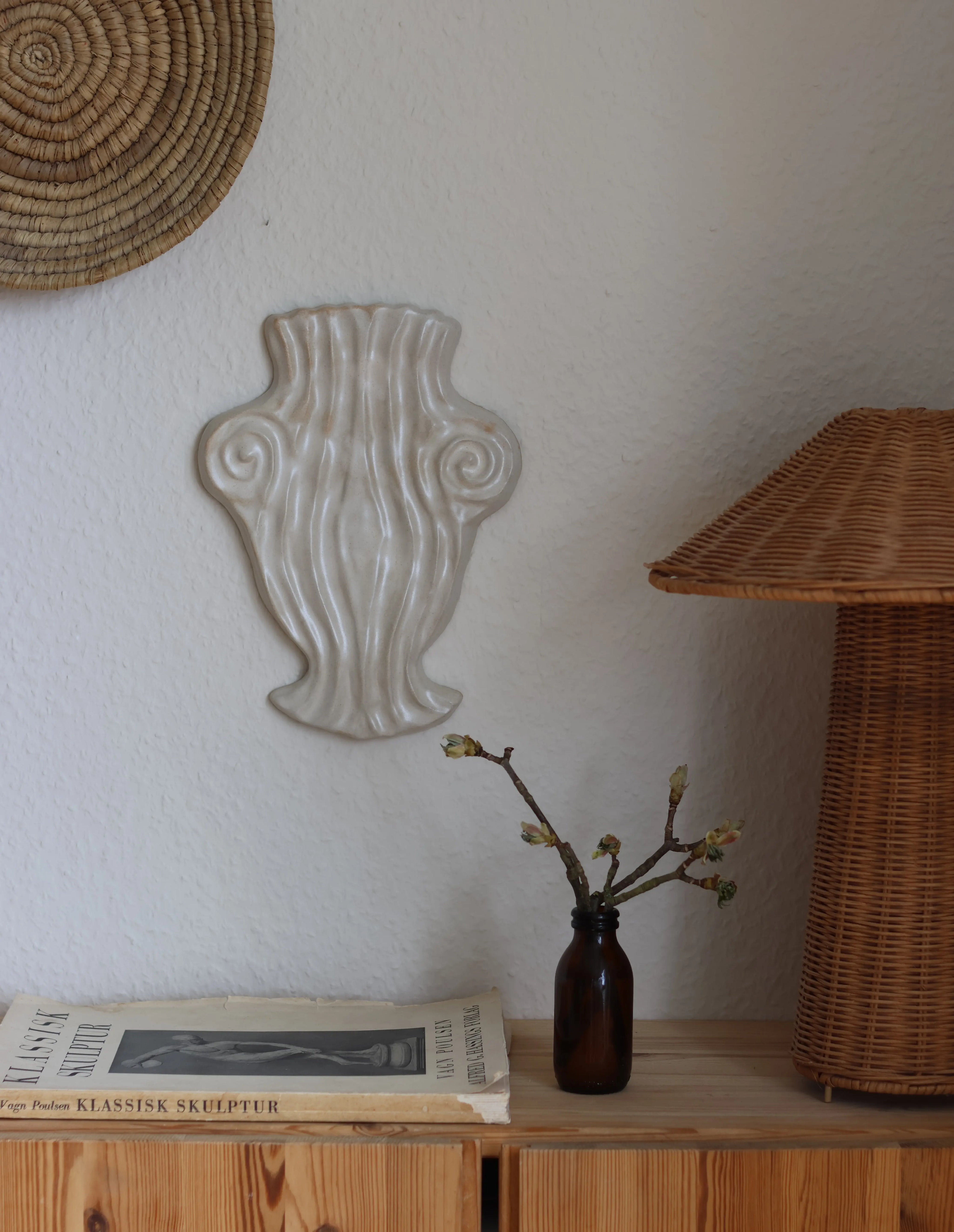 Laoru Laoru – Euterpe Muse Wall Relief Vase | Antique White H28 cm






