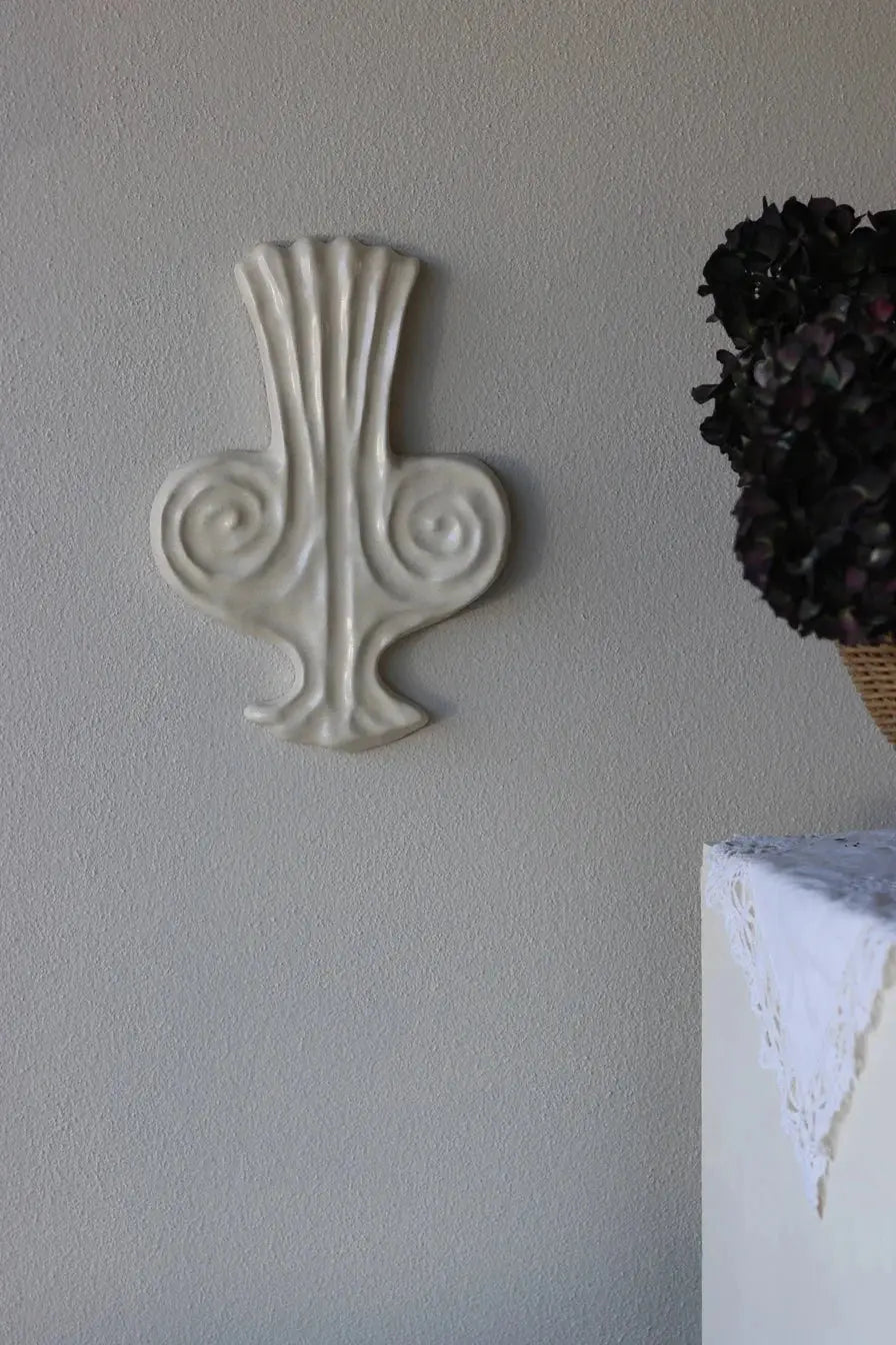 Laoru Laoru – Thalia Muse Vaserelief | Antique White H28 cm Laoru Laoru